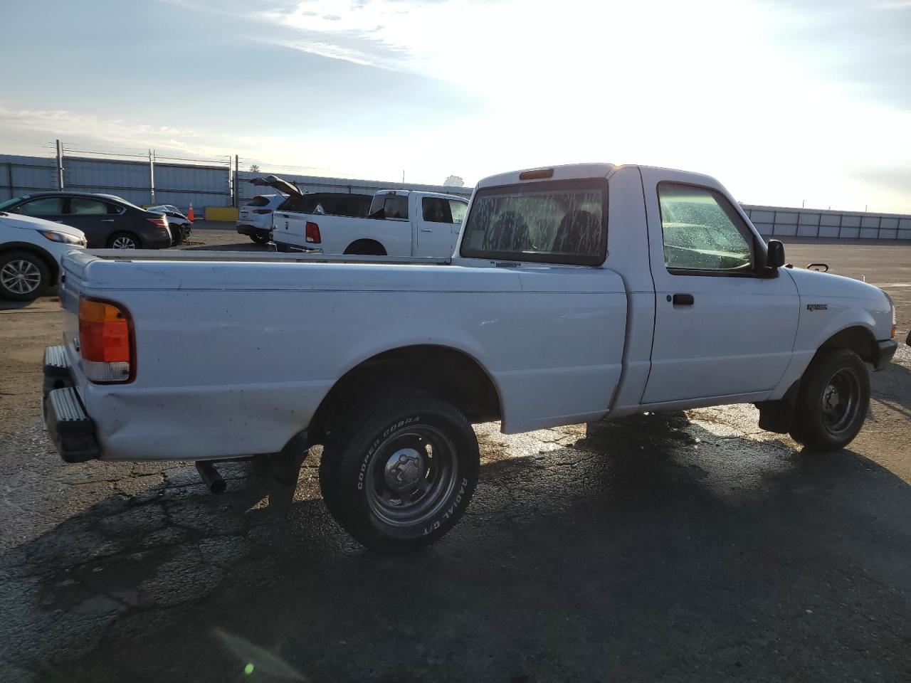 Photo 2 VIN: 1FTYR10X4XUB85989 - FORD RANGER 