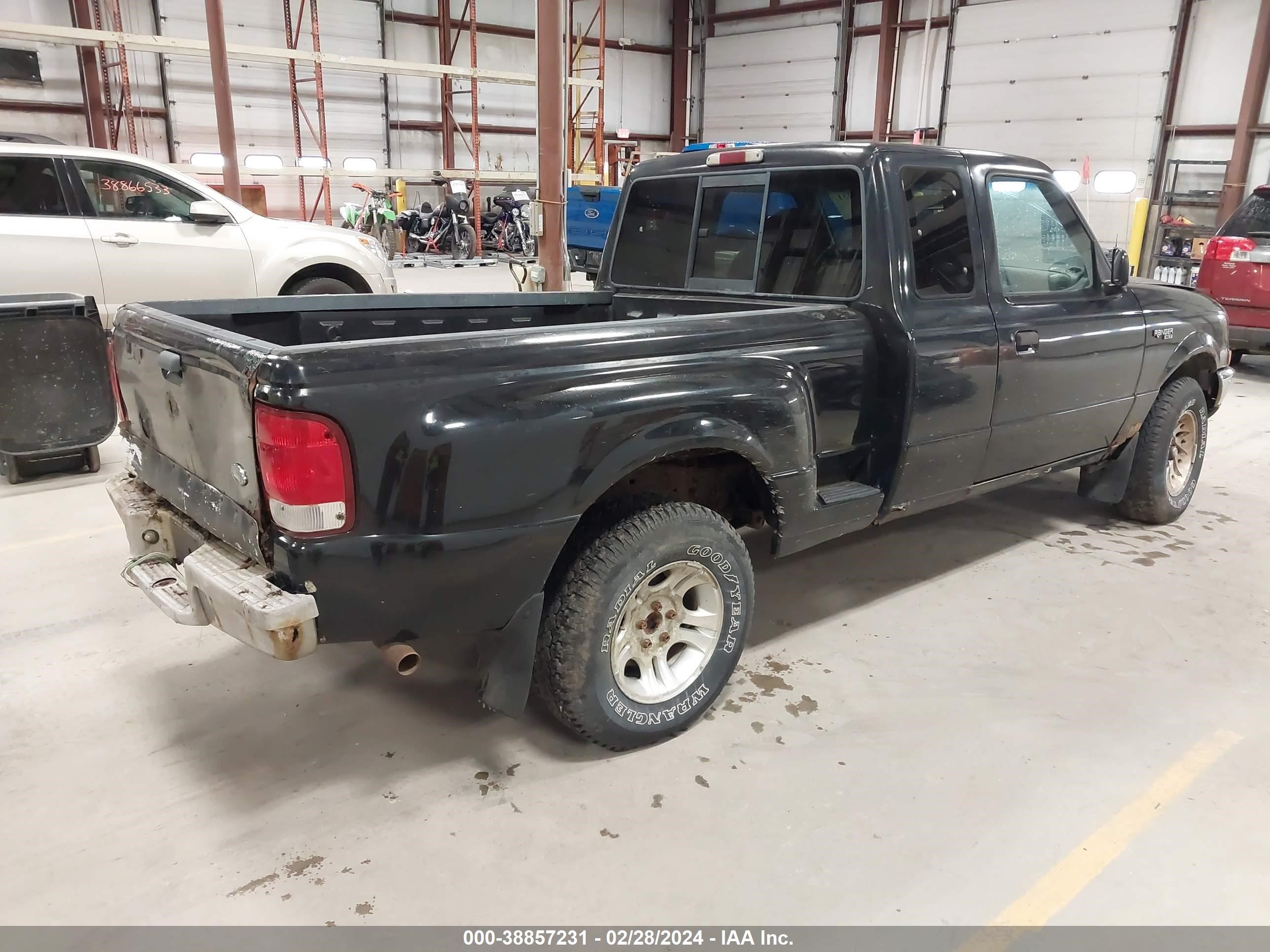 Photo 3 VIN: 1FTYR14C3YPB92181 - FORD RANGER 