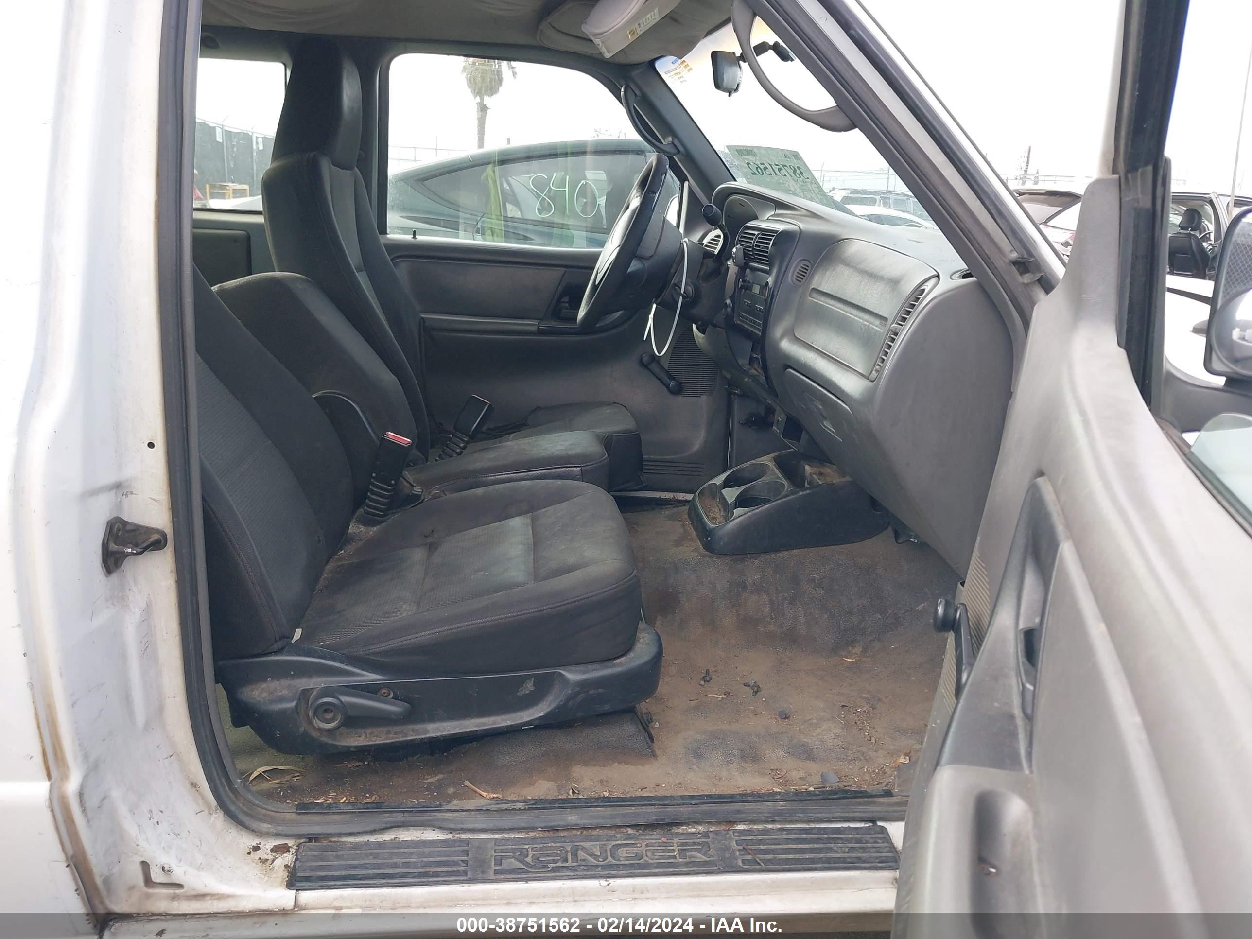 Photo 4 VIN: 1FTYR14U74PA09867 - FORD RANGER 