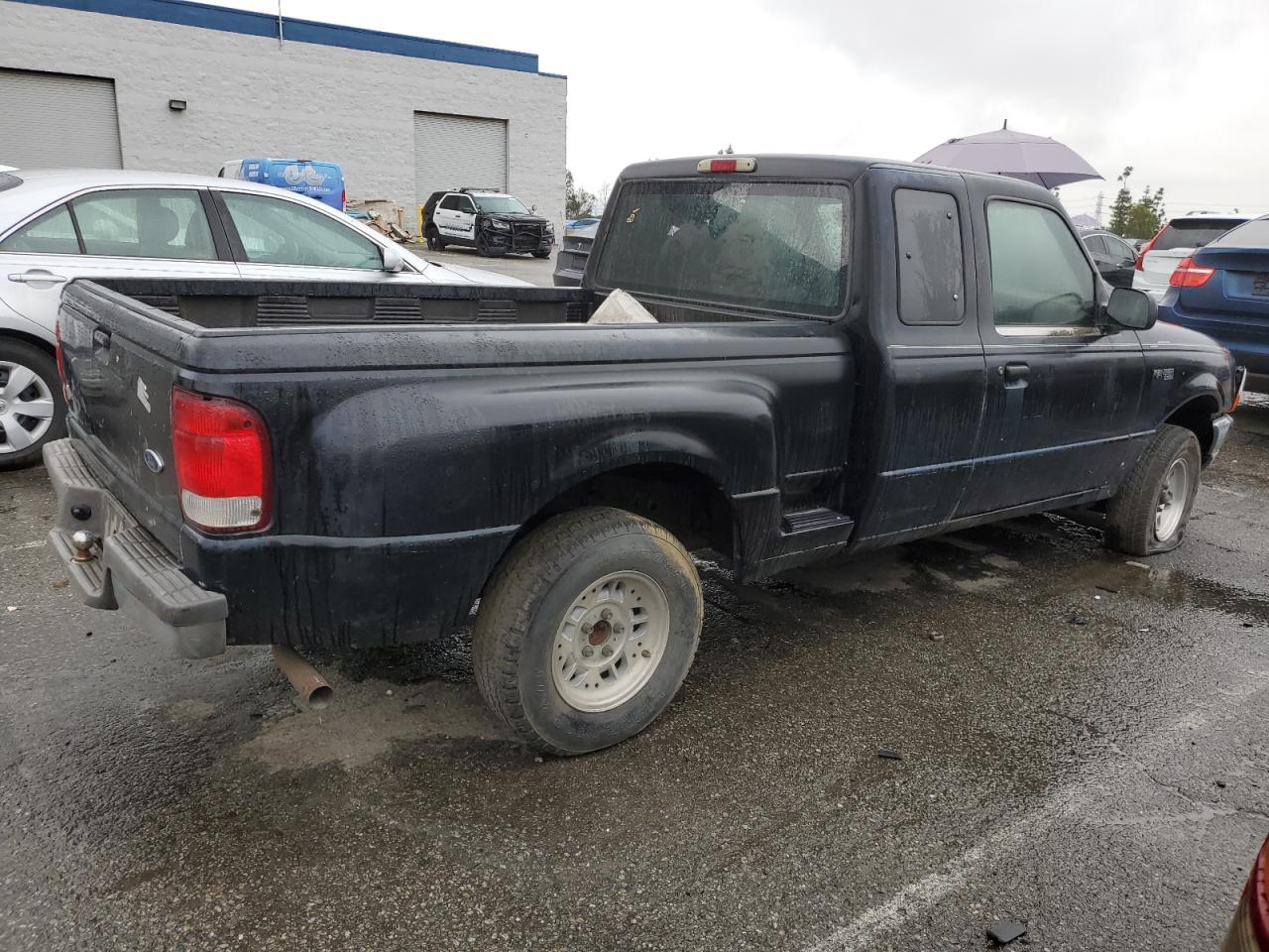 Photo 2 VIN: 1FTYR14V2YPB92660 - FORD RANGER 