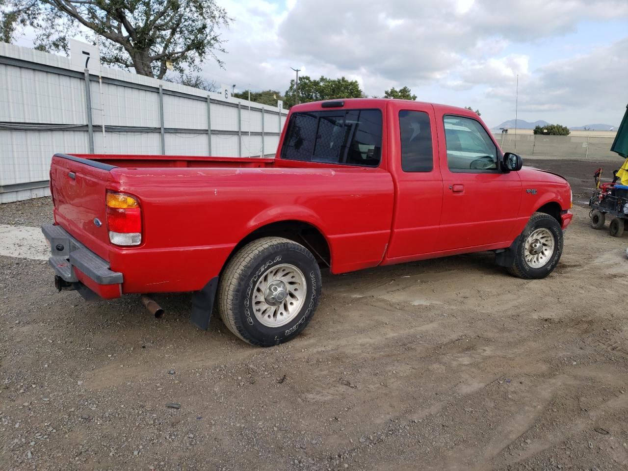 Photo 2 VIN: 1FTYR14V3XPA63910 - FORD RANGER 