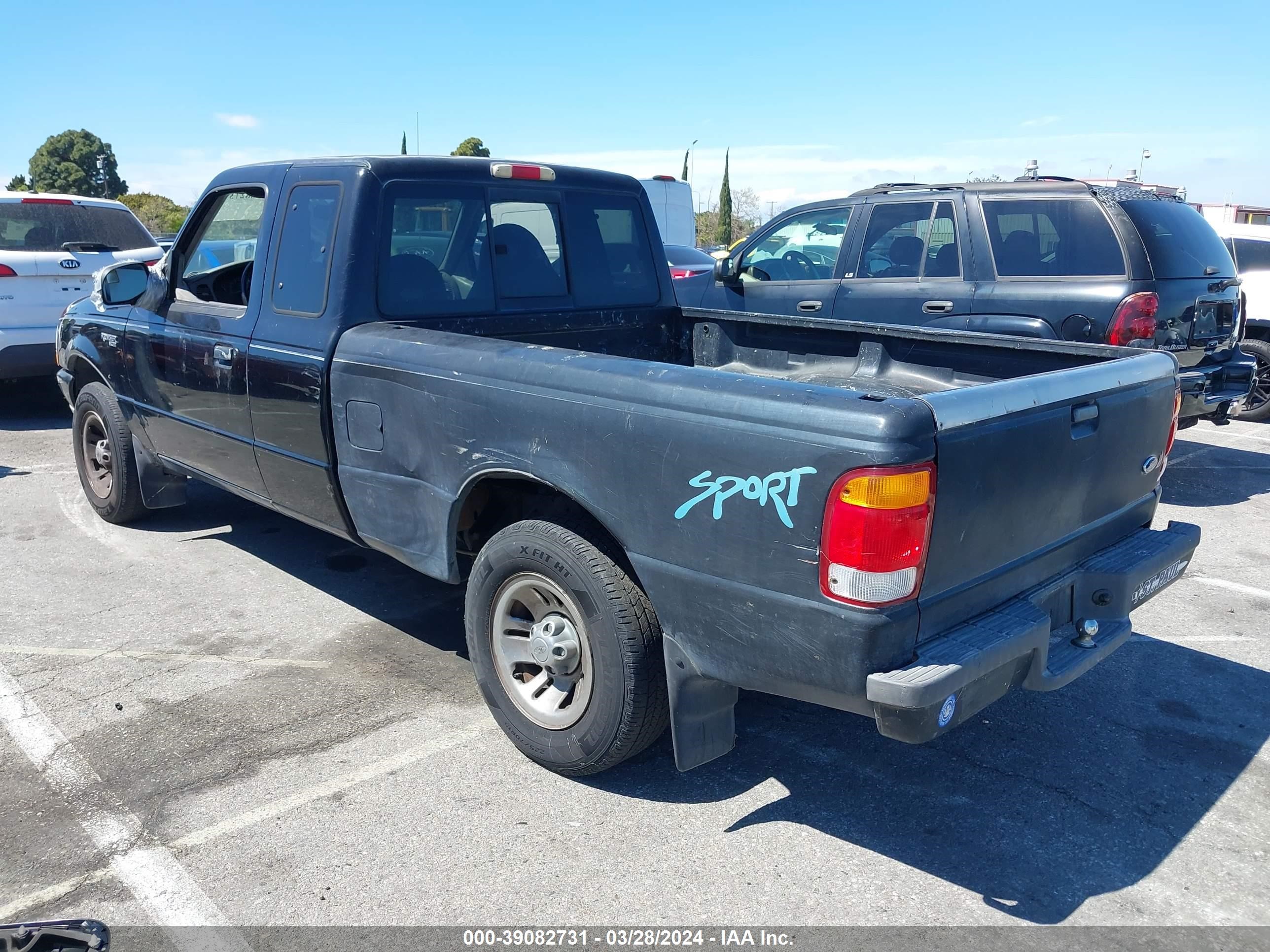 Photo 2 VIN: 1FTYR14V3XPB34720 - FORD RANGER 