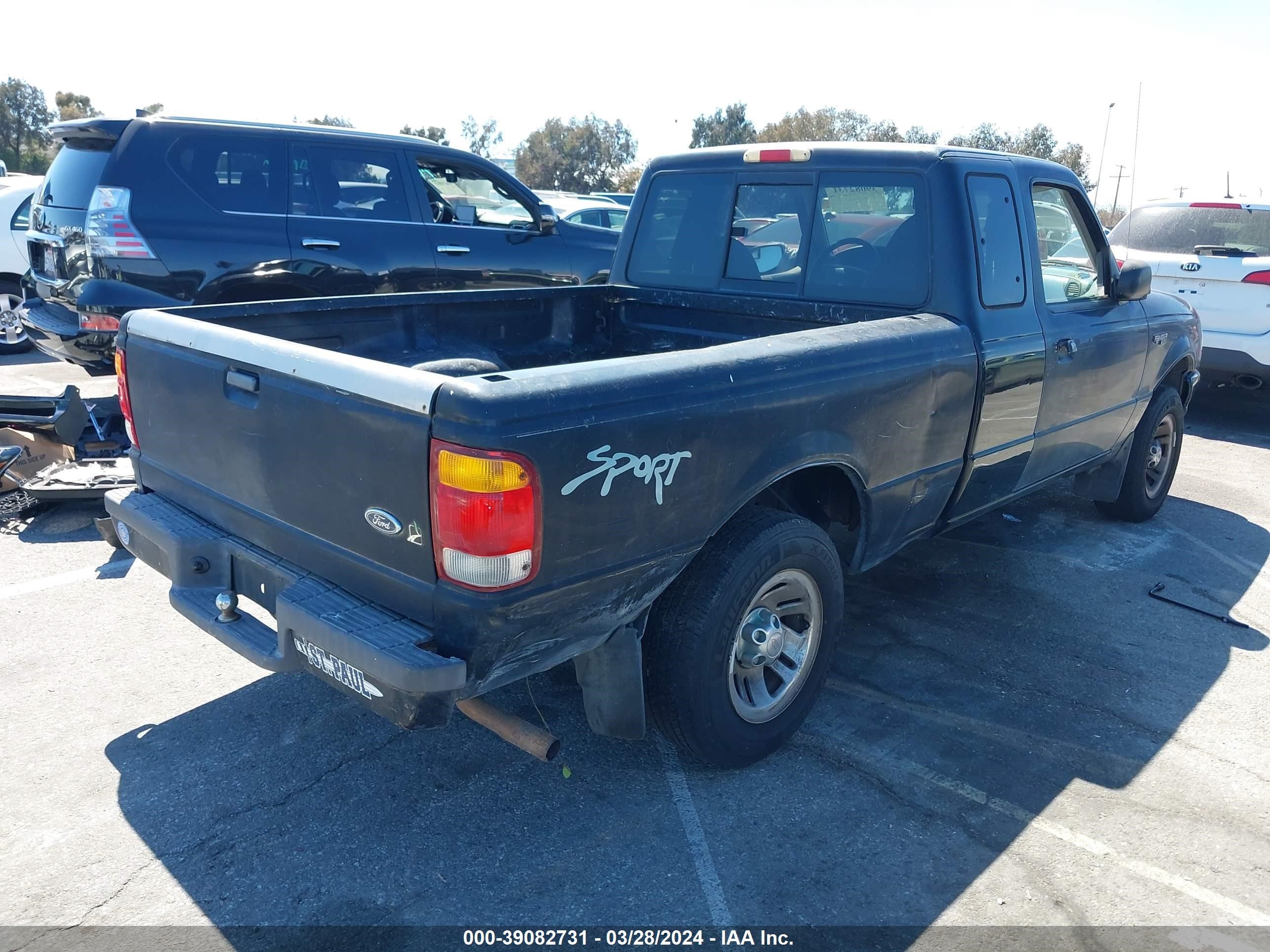 Photo 3 VIN: 1FTYR14V3XPB34720 - FORD RANGER 