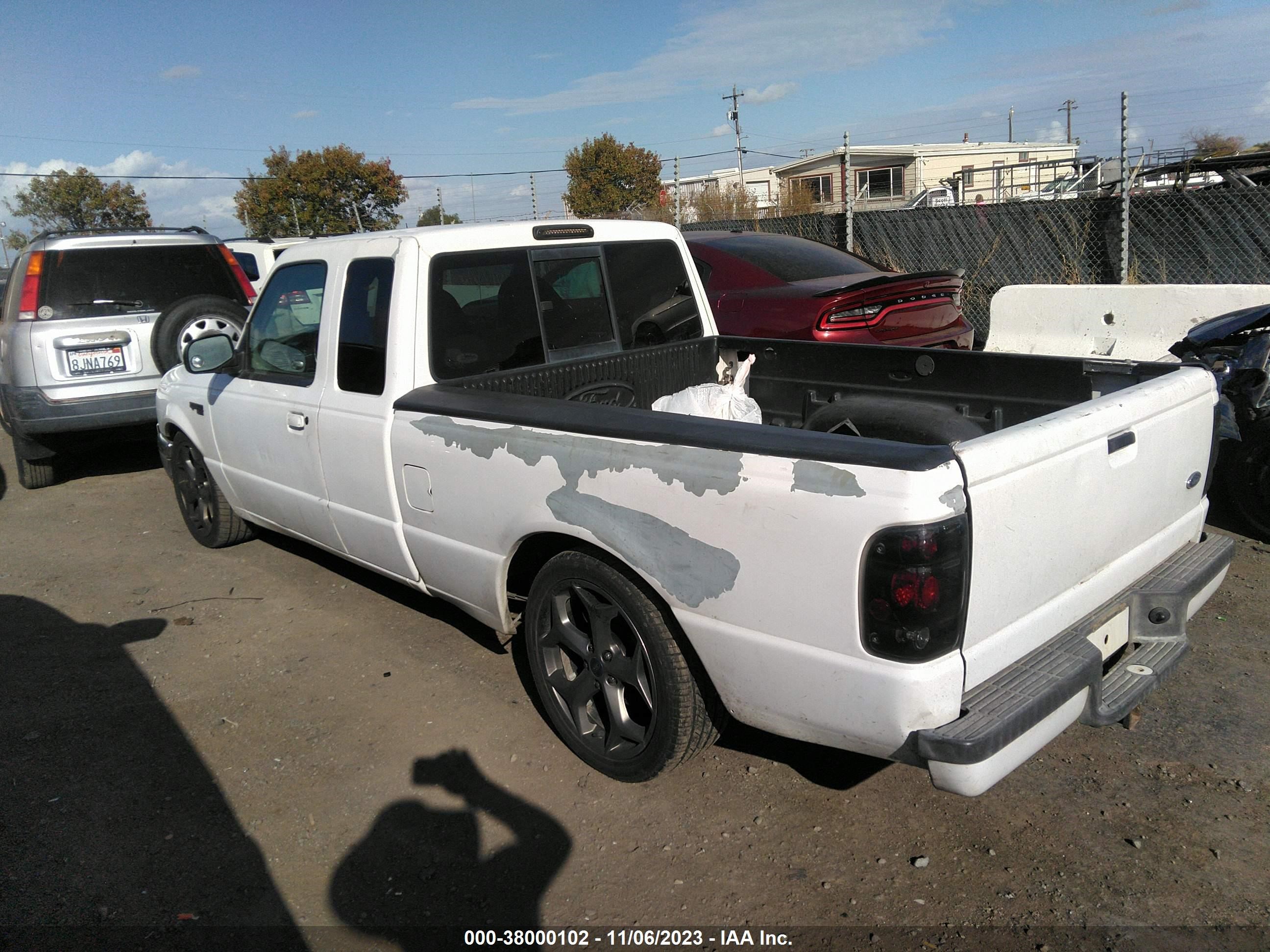 Photo 2 VIN: 1FTYR14V5XPB52720 - FORD RANGER 