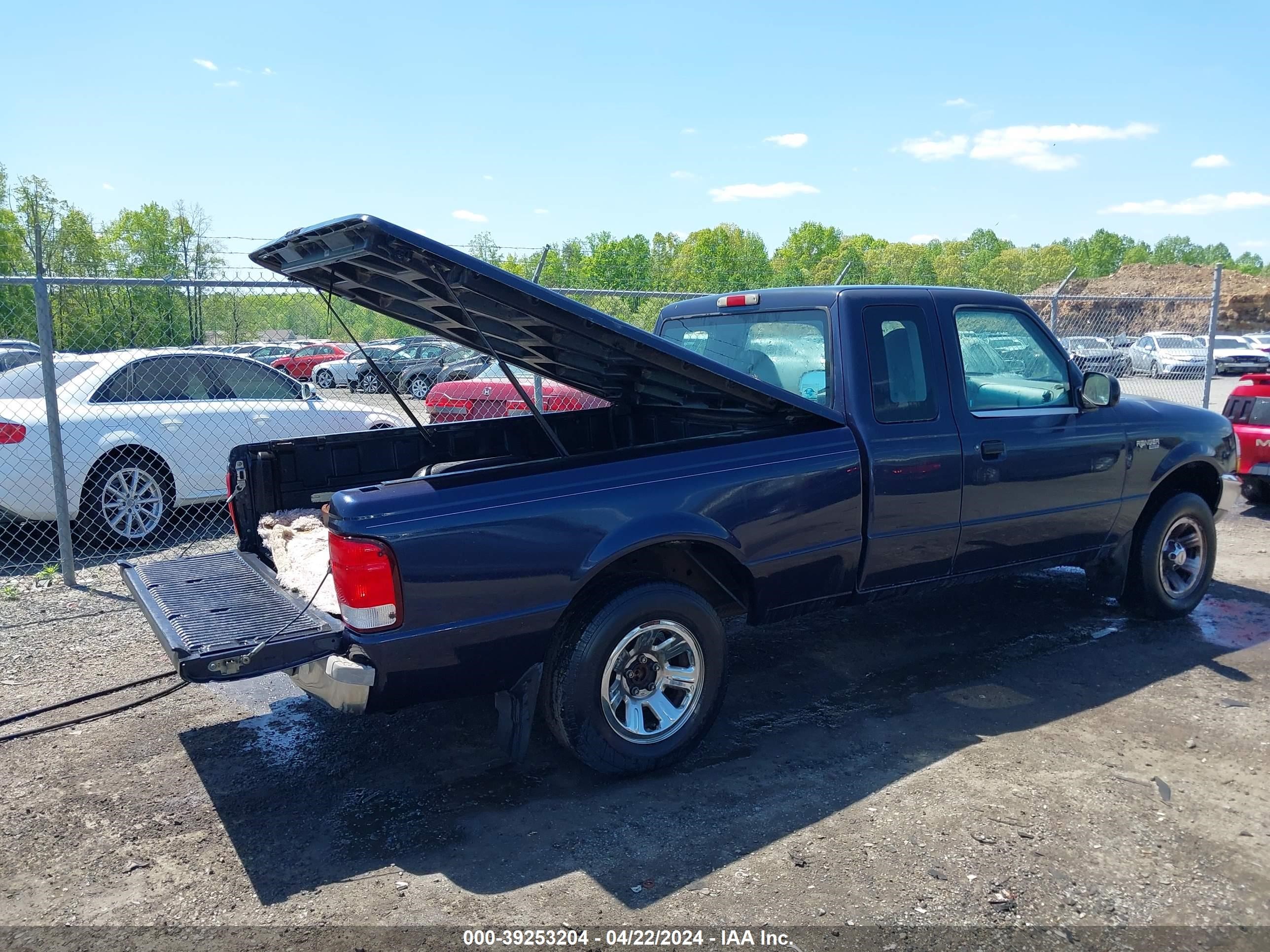 Photo 3 VIN: 1FTYR14V5YPB63332 - FORD RANGER 