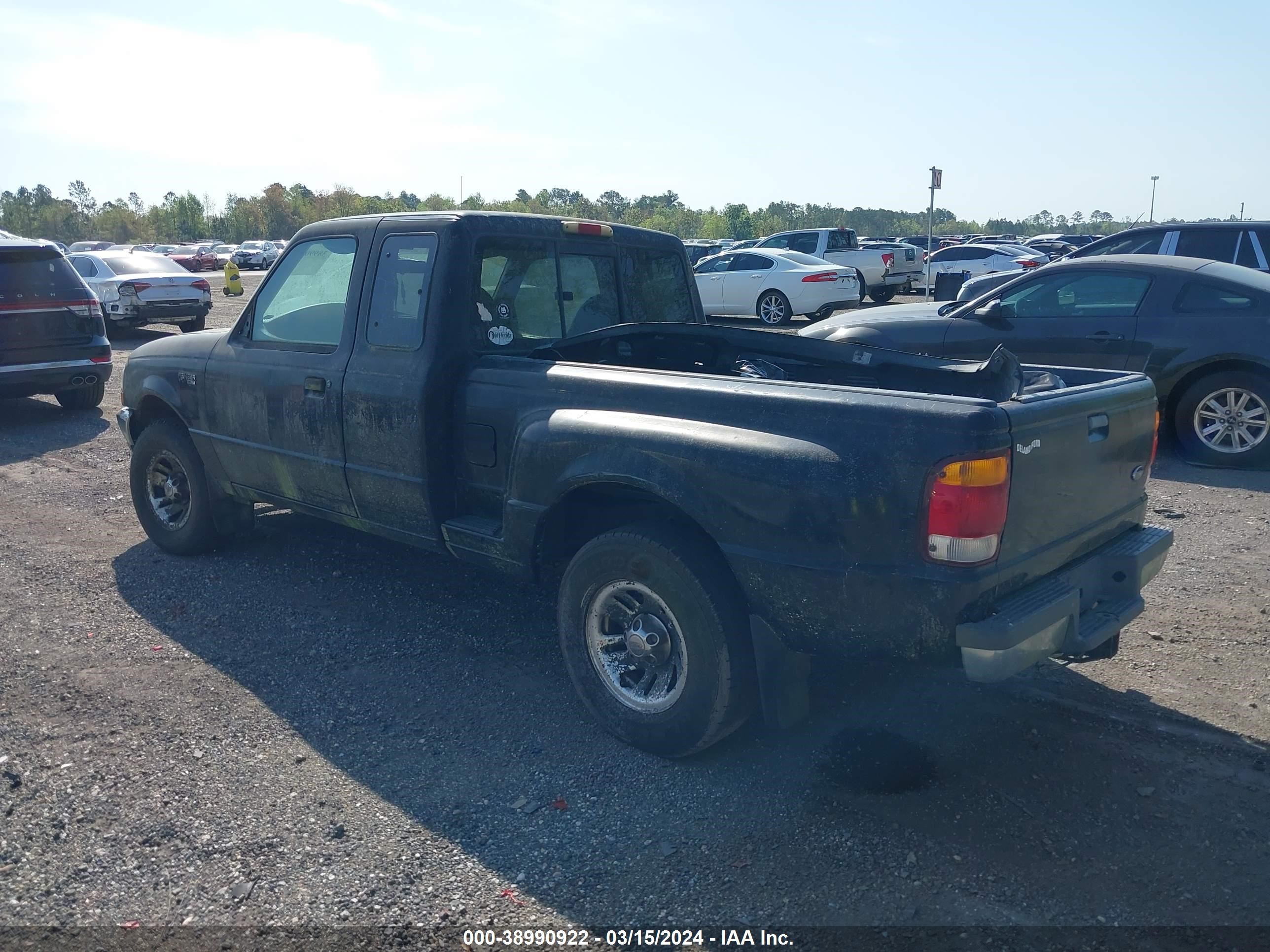 Photo 2 VIN: 1FTYR14V7XPA20459 - FORD RANGER 