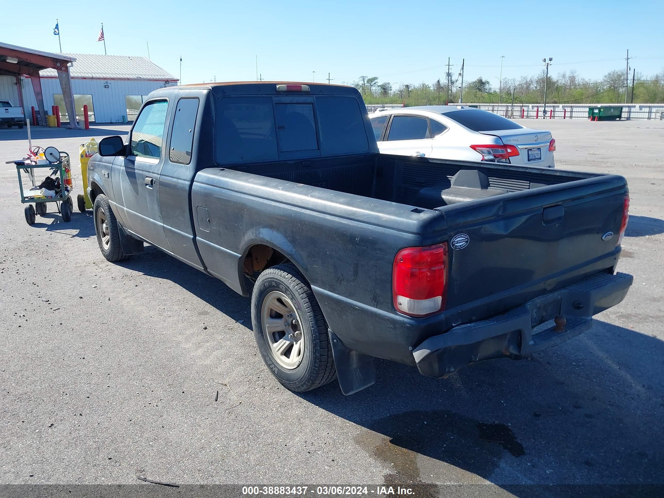 Photo 2 VIN: 1FTYR14V7YPA37716 - FORD RANGER 