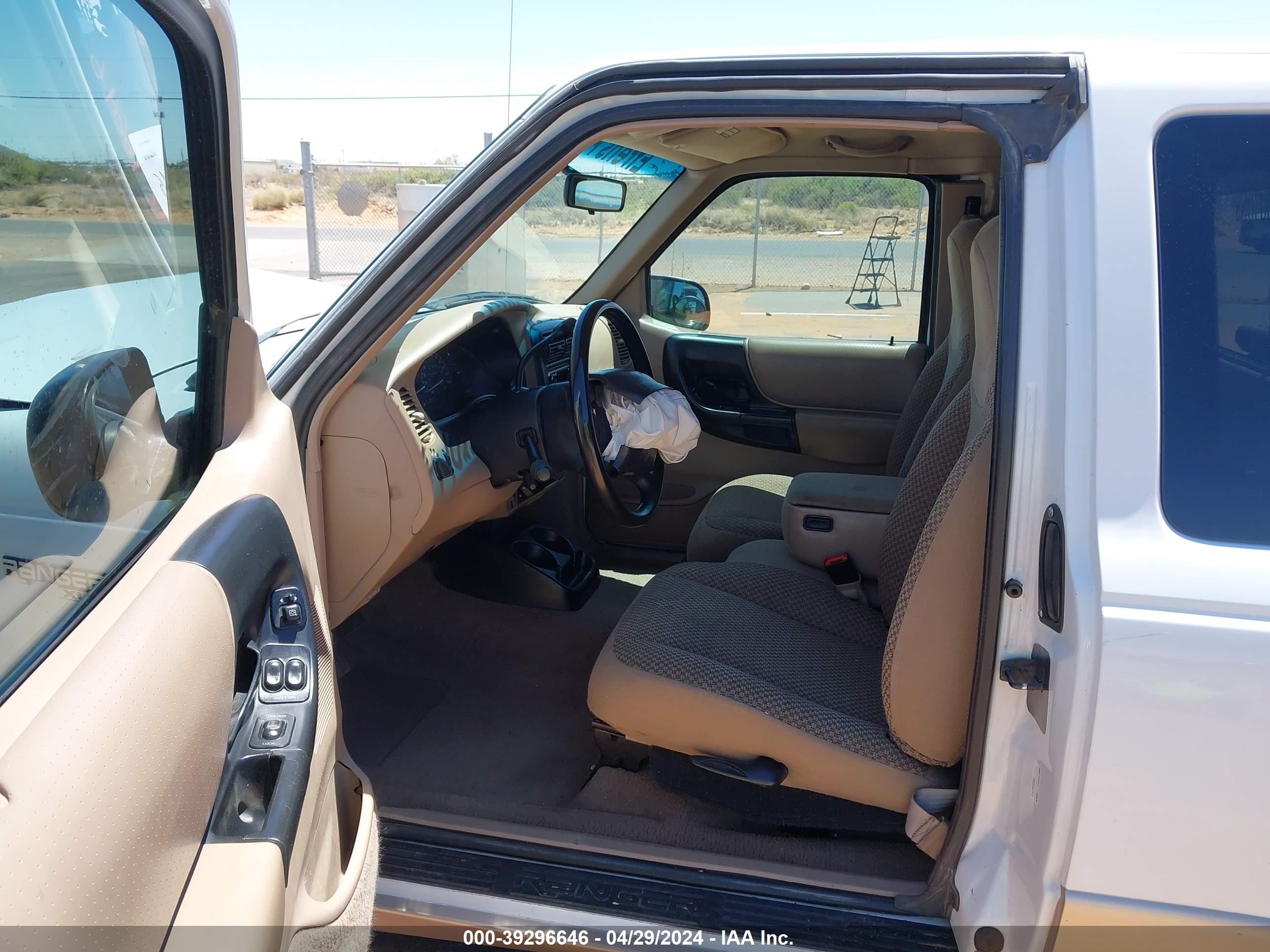 Photo 4 VIN: 1FTYR14X3WPB24351 - FORD RANGER 