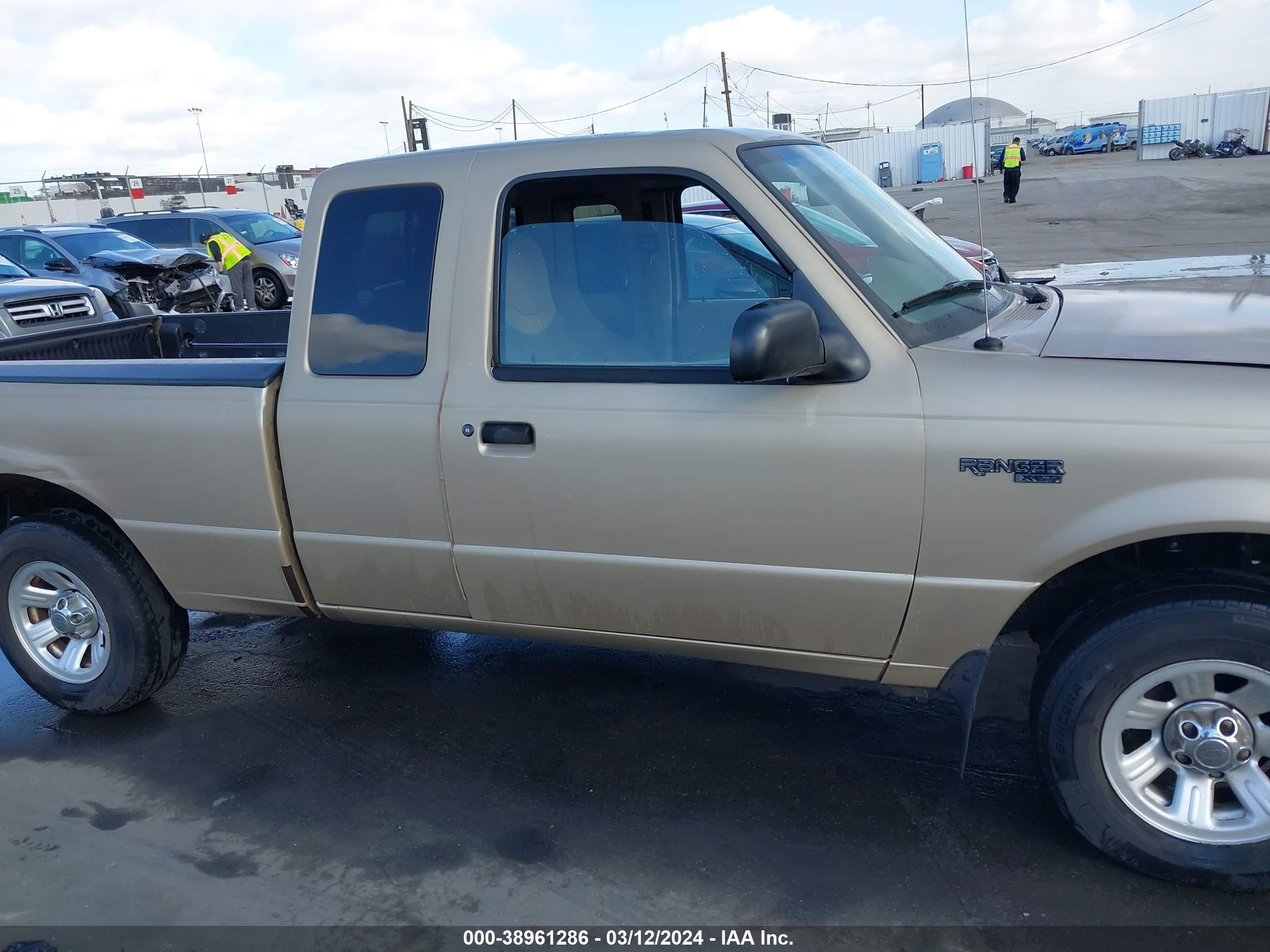 Photo 12 VIN: 1FTYR14X4YPA05341 - FORD RANGER 