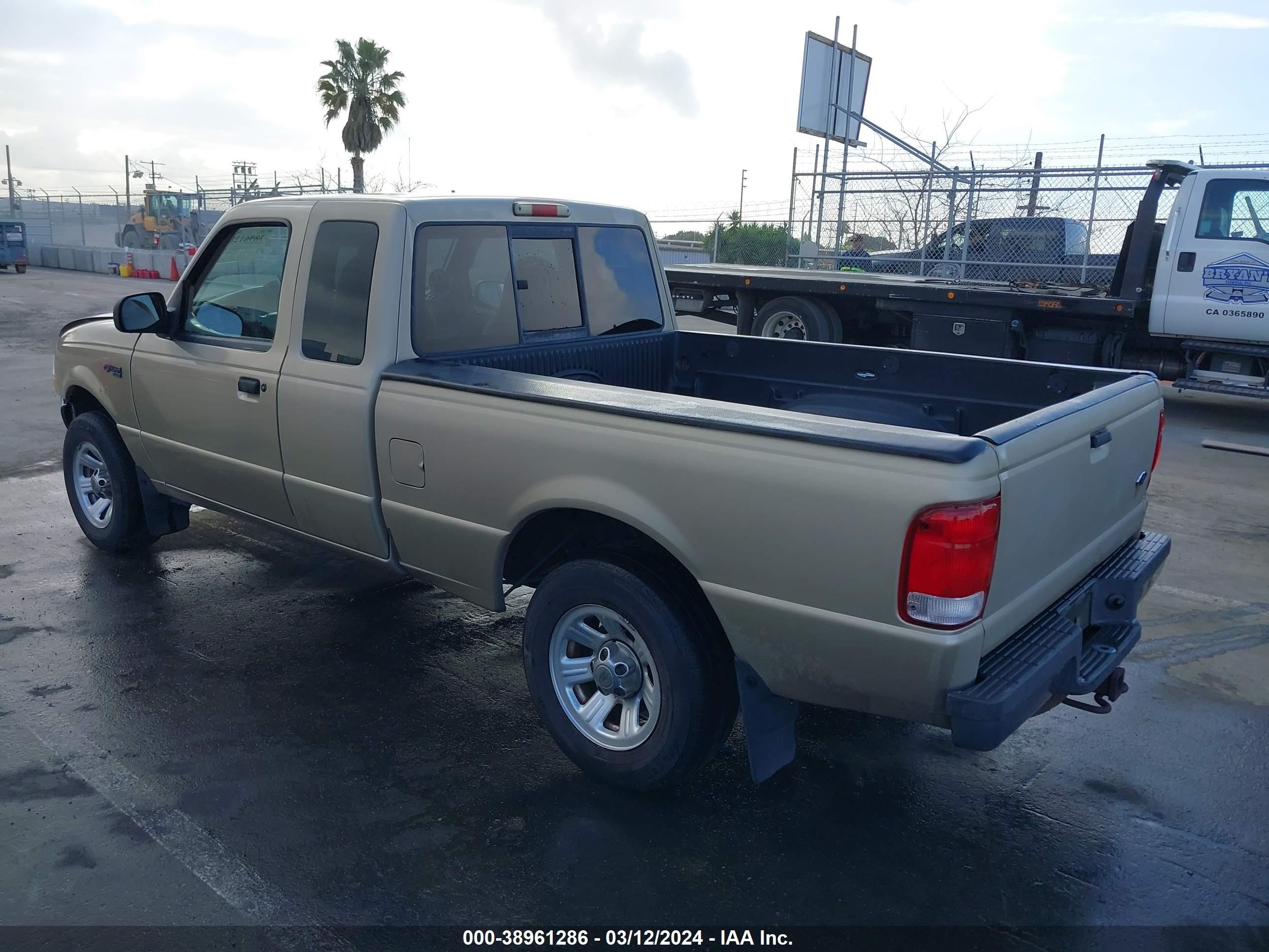 Photo 2 VIN: 1FTYR14X4YPA05341 - FORD RANGER 