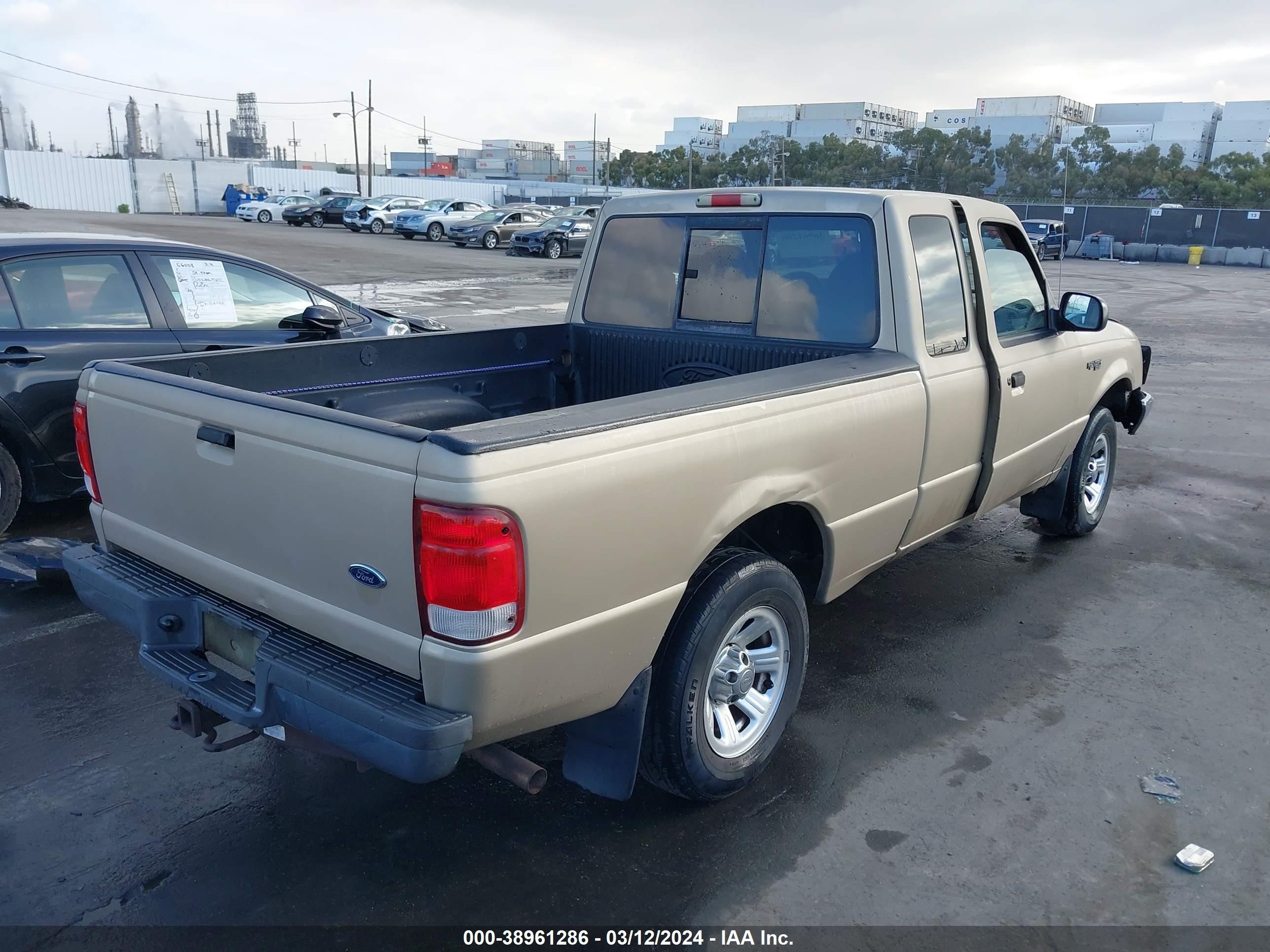 Photo 3 VIN: 1FTYR14X4YPA05341 - FORD RANGER 