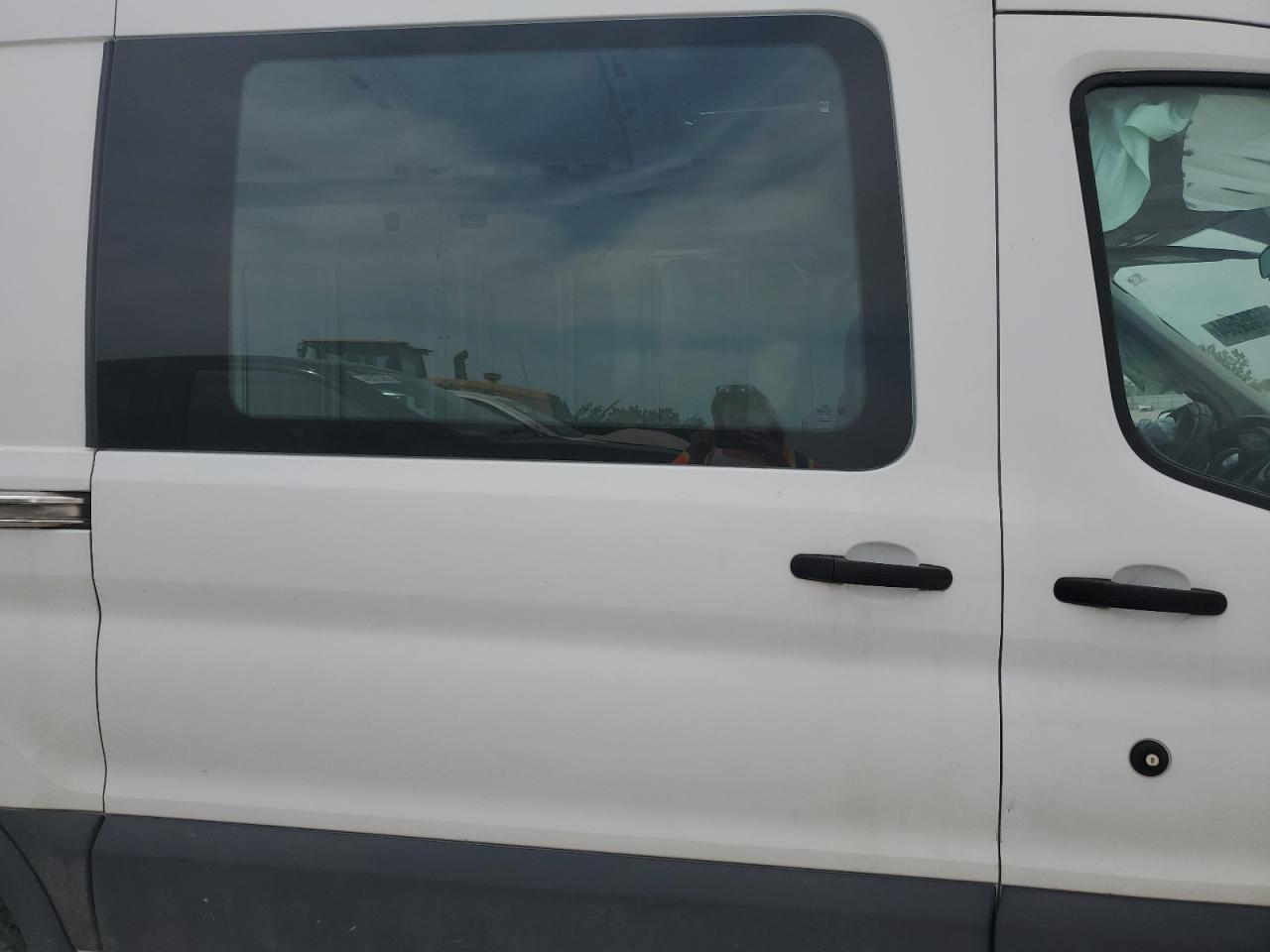 Photo 10 VIN: 1FTYR1CG0FKB22877 - FORD TRANSIT 