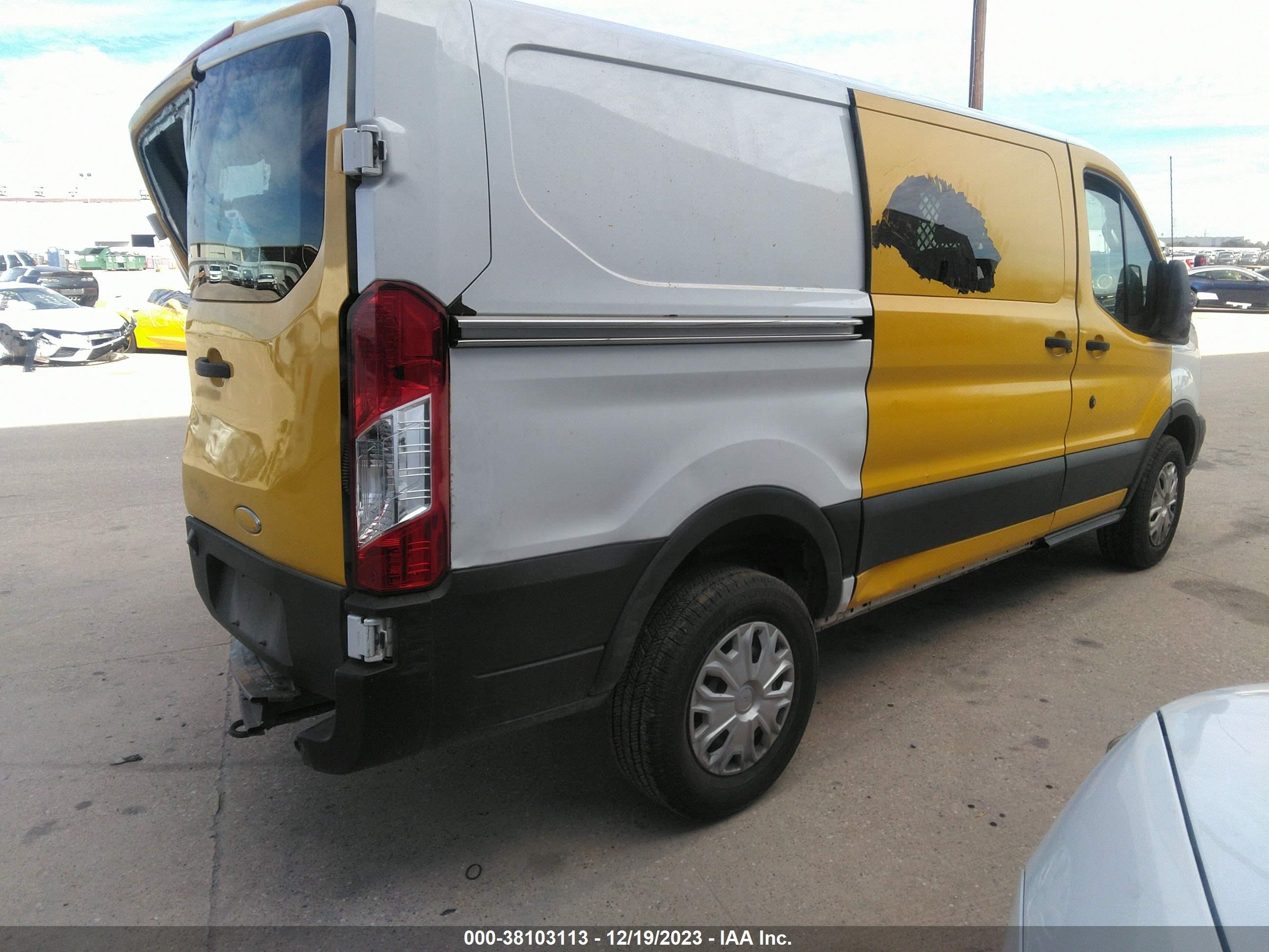 Photo 3 VIN: 1FTYR1YM1KKA55473 - FORD TRANSIT 