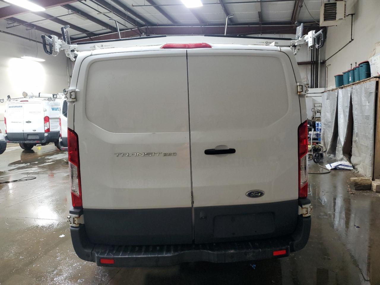 Photo 5 VIN: 1FTYR1YM8GKB33142 - FORD TRANSIT 