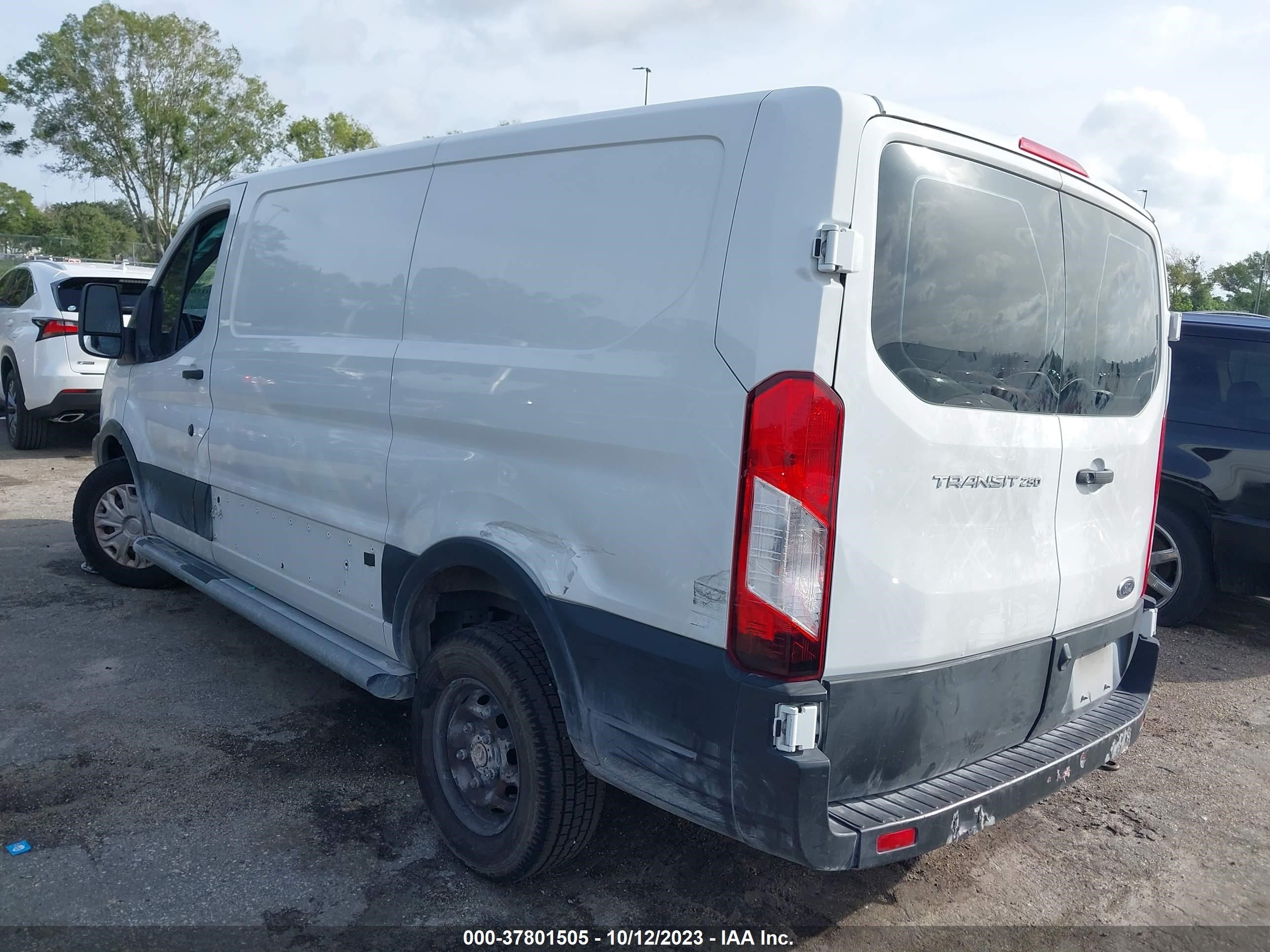 Photo 2 VIN: 1FTYR1ZM0KKB48872 - FORD TRANSIT 