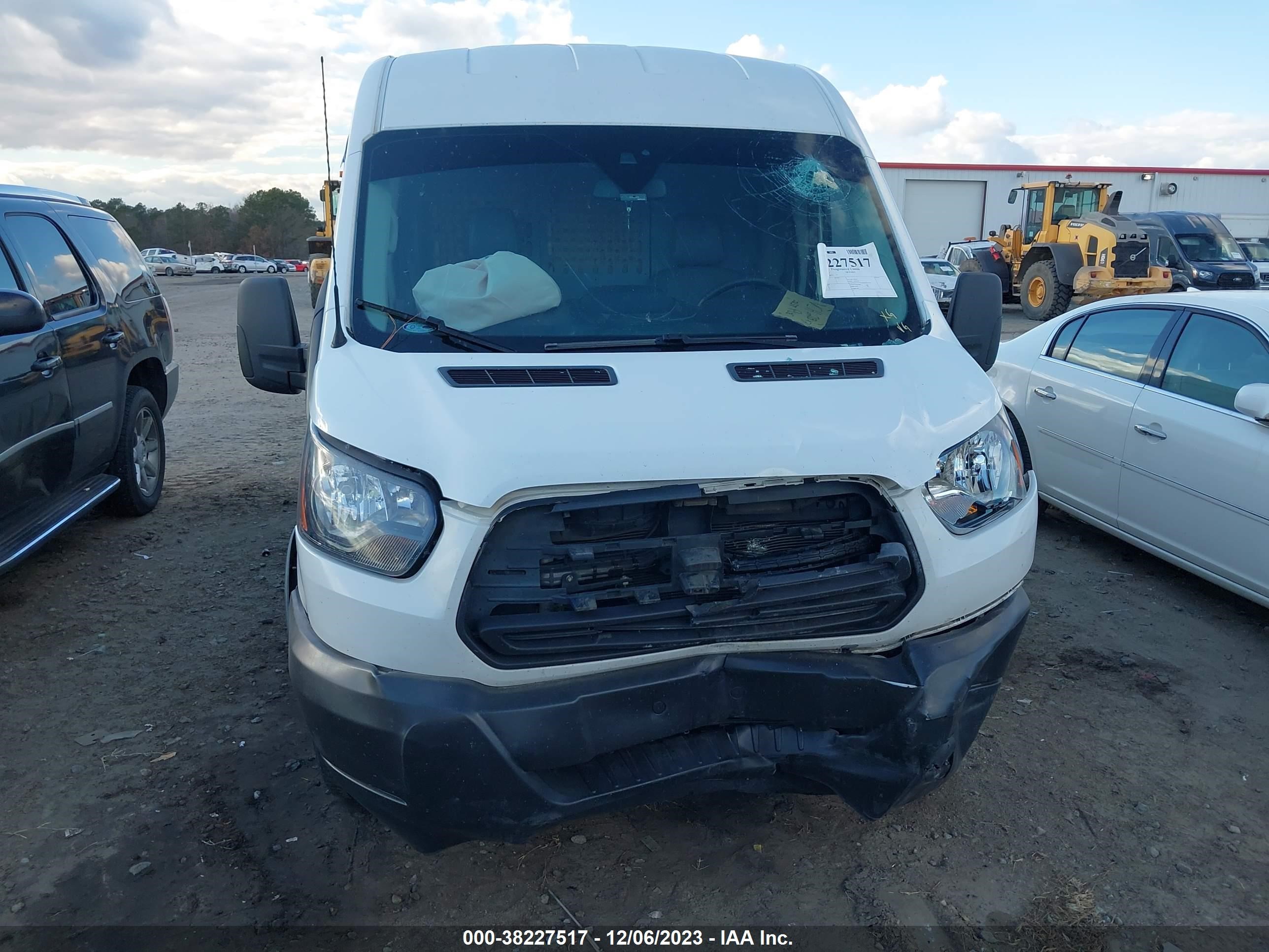 Photo 11 VIN: 1FTYR2CM7JKA00571 - FORD TRANSIT 