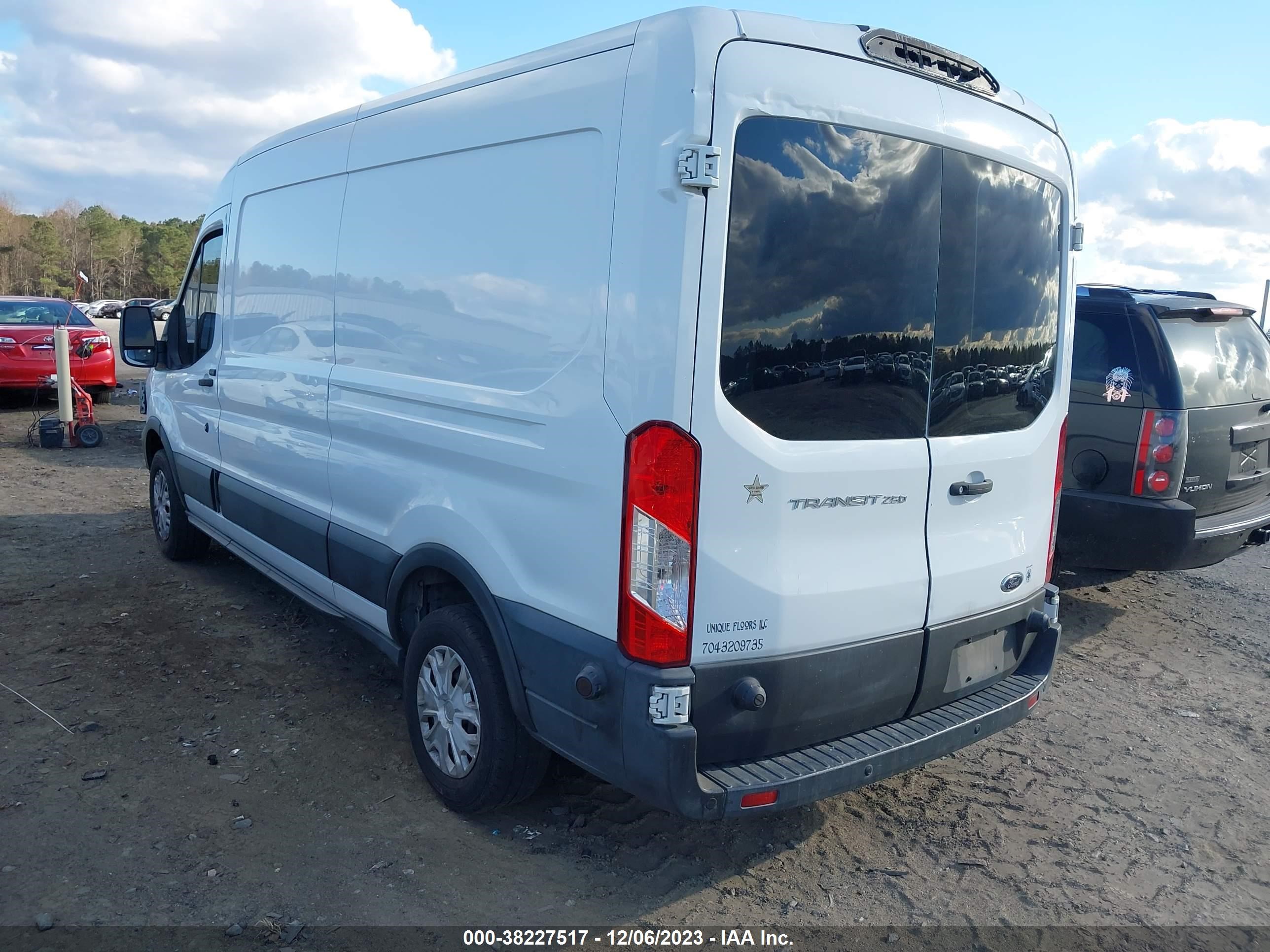 Photo 2 VIN: 1FTYR2CM7JKA00571 - FORD TRANSIT 