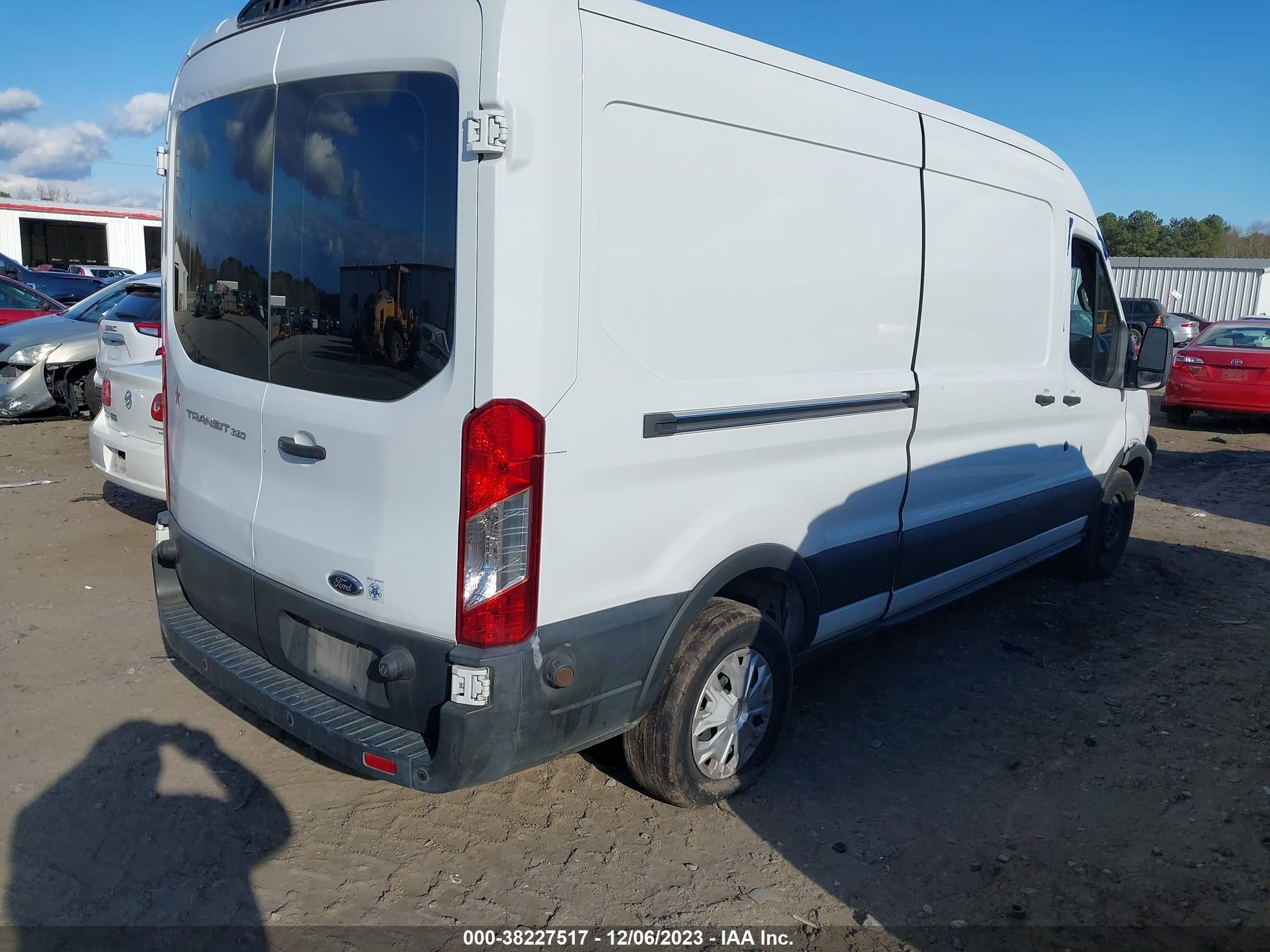 Photo 3 VIN: 1FTYR2CM7JKA00571 - FORD TRANSIT 