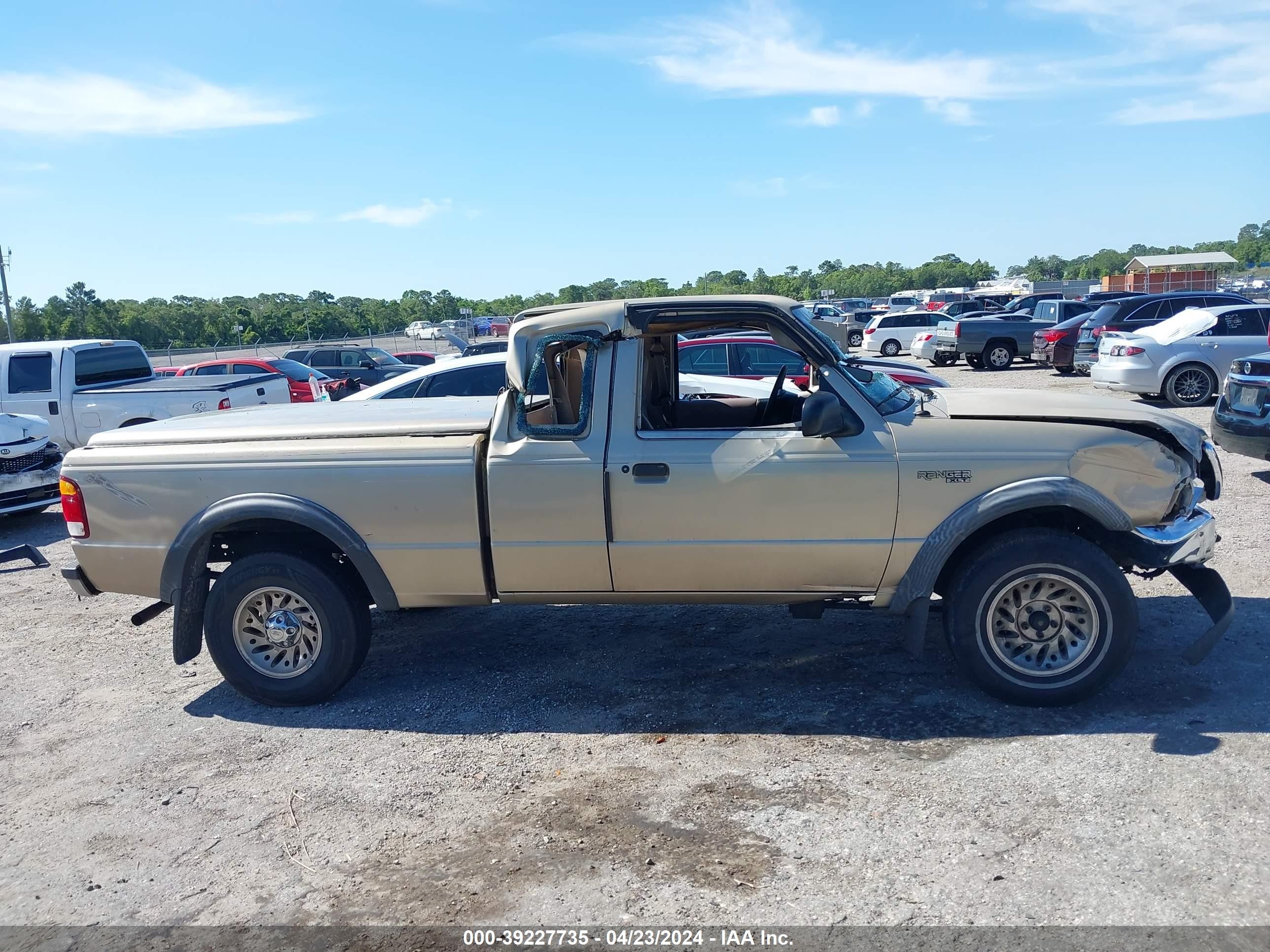 Photo 13 VIN: 1FTZR15V0XPB90438 - FORD RANGER 