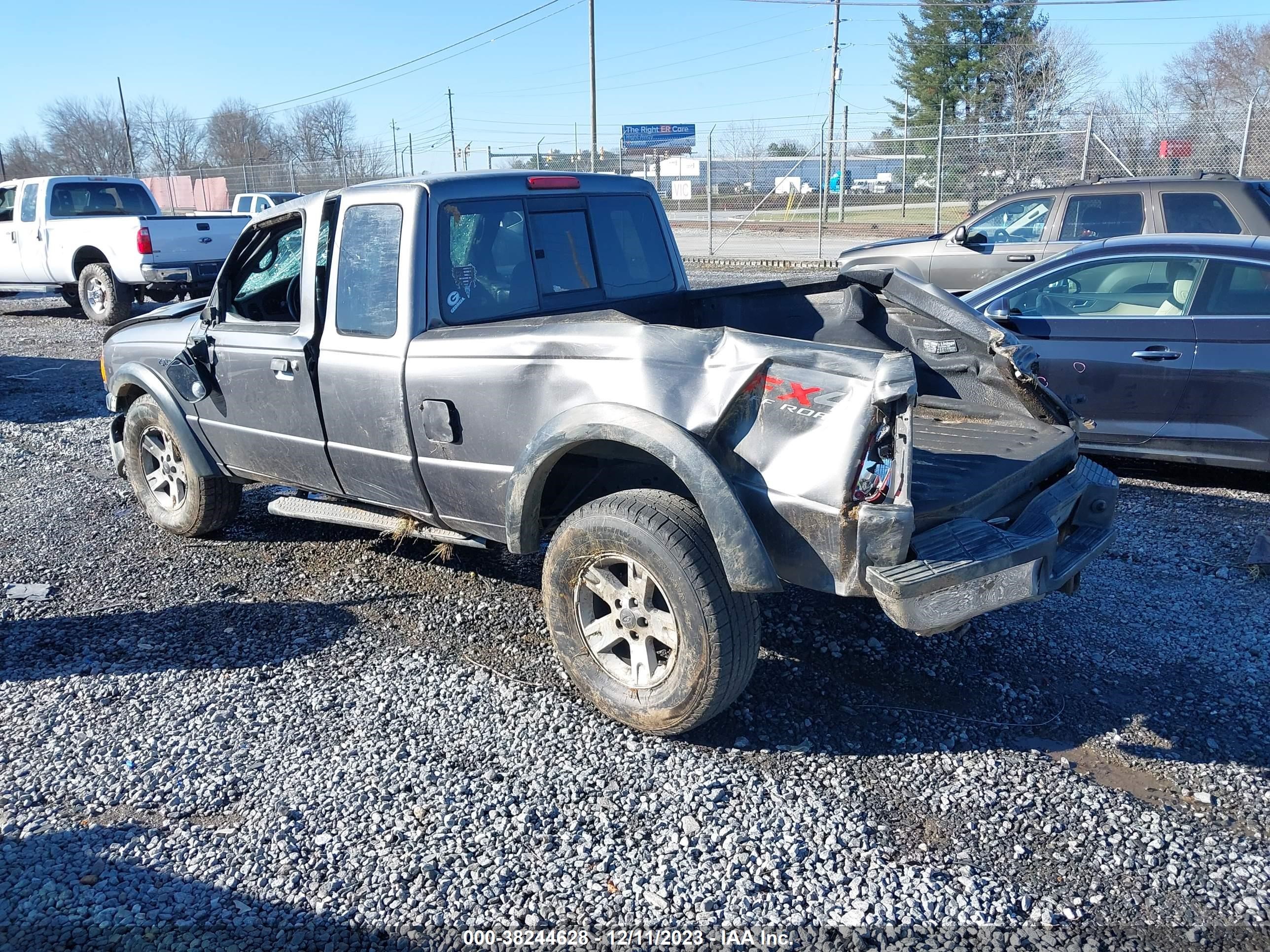 Photo 2 VIN: 1FTZR45E05PA59900 - FORD RANGER 