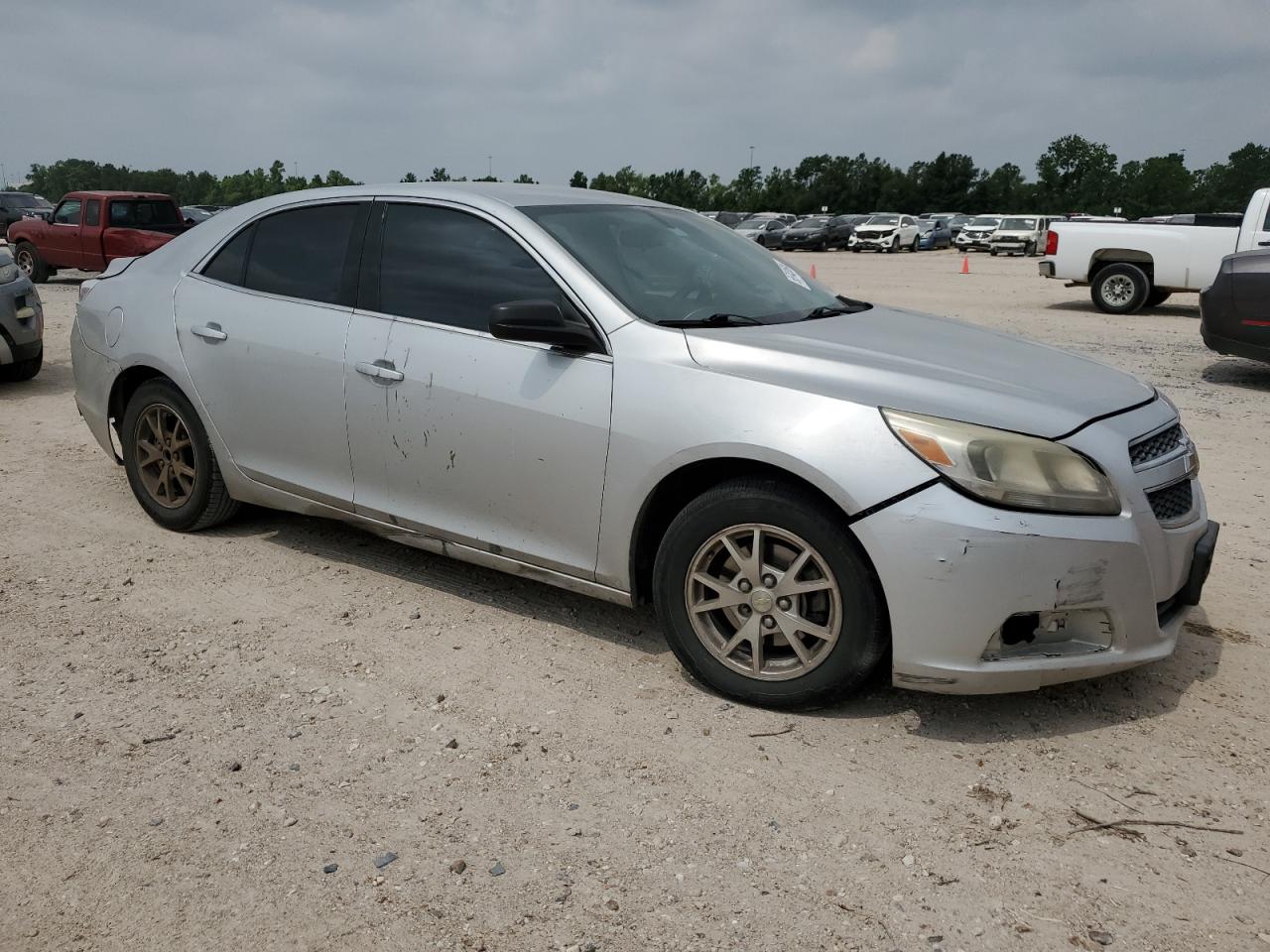 Photo 3 VIN: 1G11A5SA7DF318052 - CHEVROLET MALIBU 