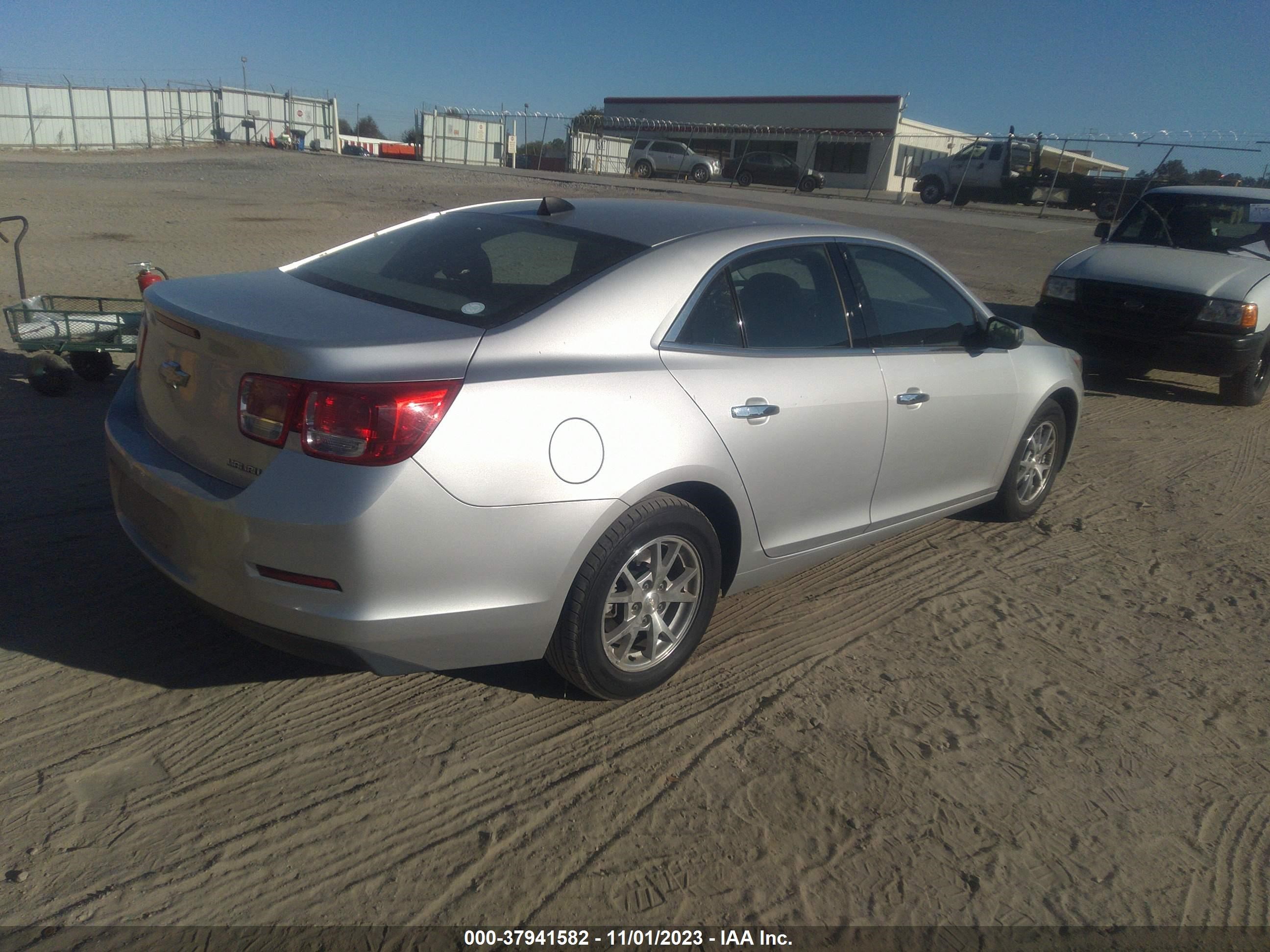 Photo 3 VIN: 1G11A5SA8DU135268 - CHEVROLET MALIBU 