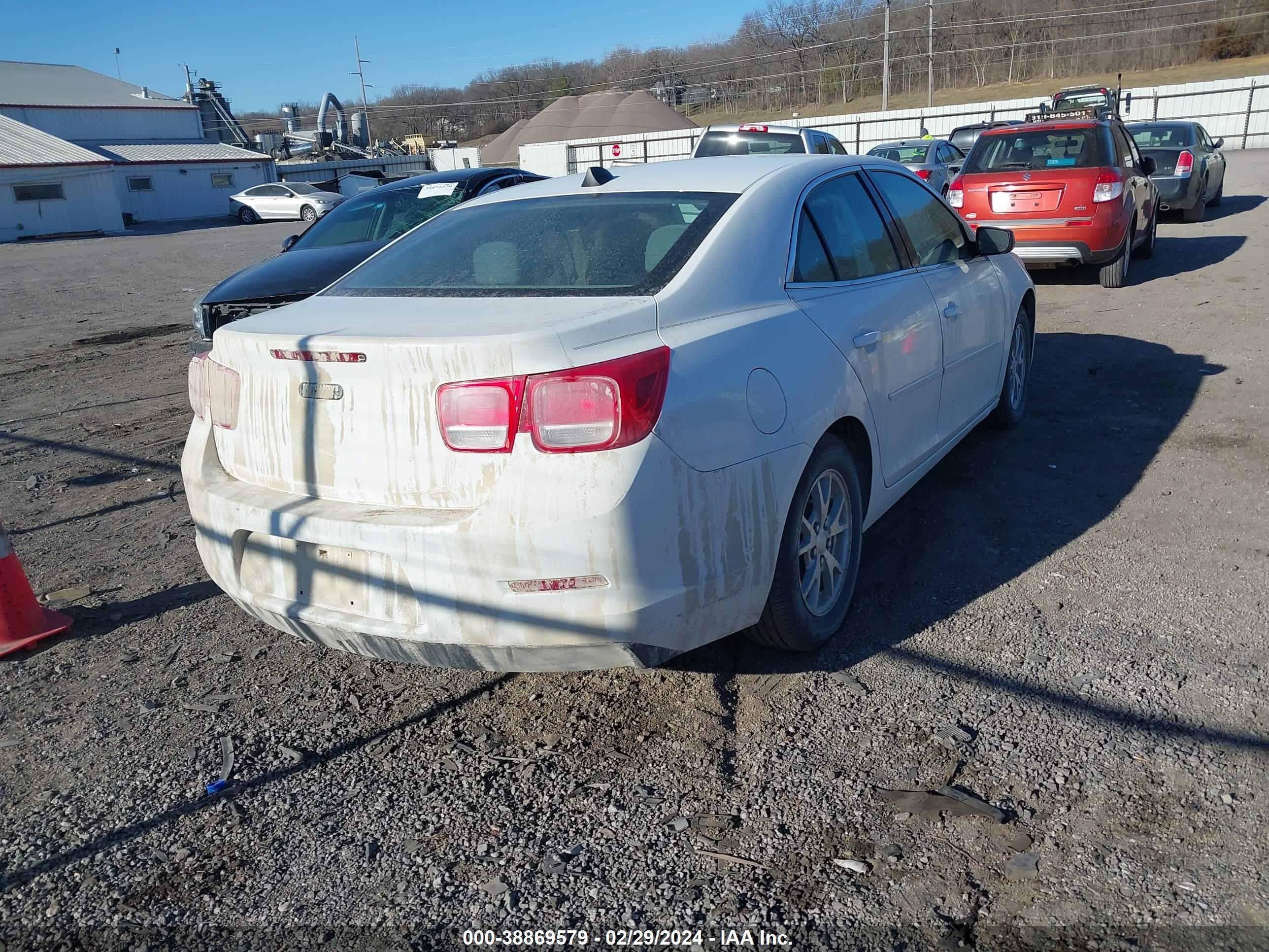 Photo 3 VIN: 1G11A5SAXDF333788 - CHEVROLET MALIBU 