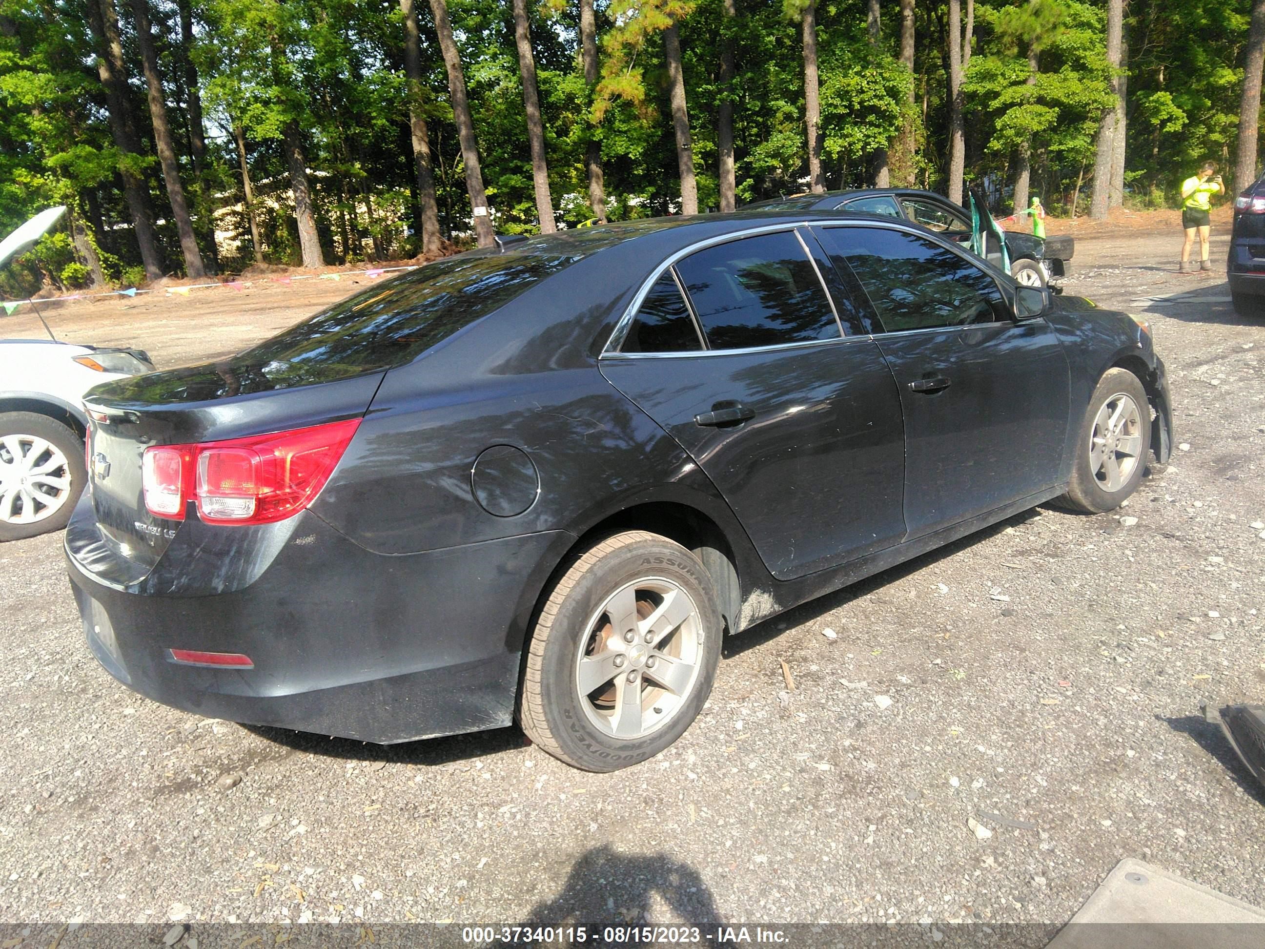 Photo 3 VIN: 1G11A5SL8FF110072 - CHEVROLET MALIBU 