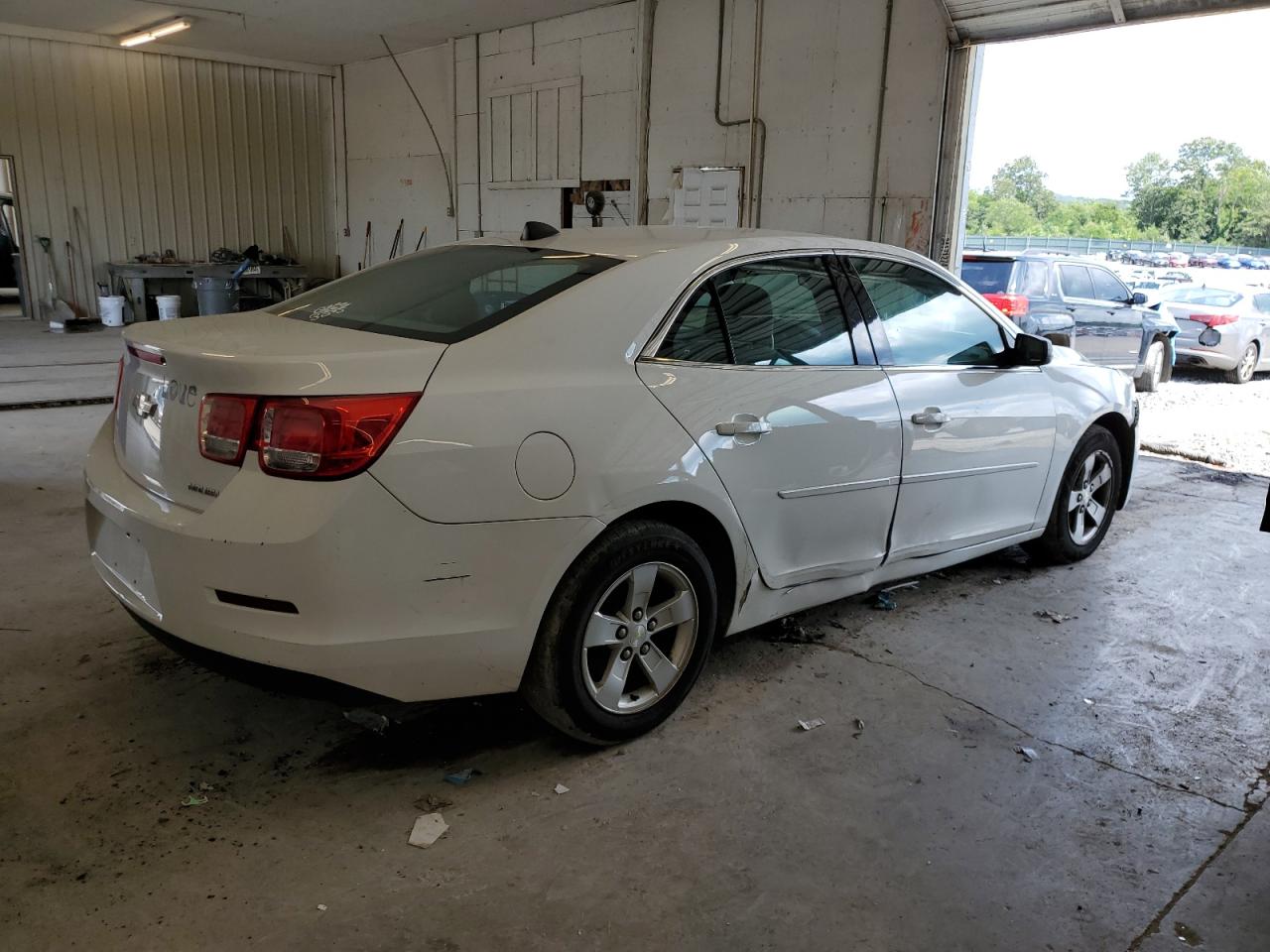 Photo 2 VIN: 1G11B5SA0DF173241 - CHEVROLET MALIBU 