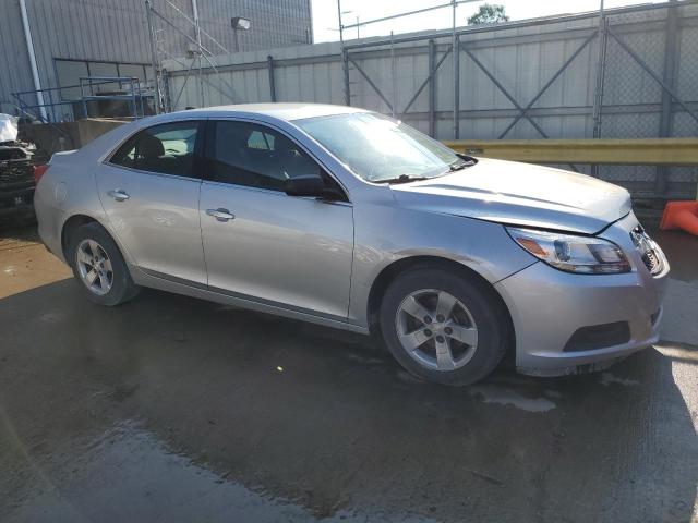 Photo 3 VIN: 1G11B5SA0DF227928 - CHEVROLET MALIBU 