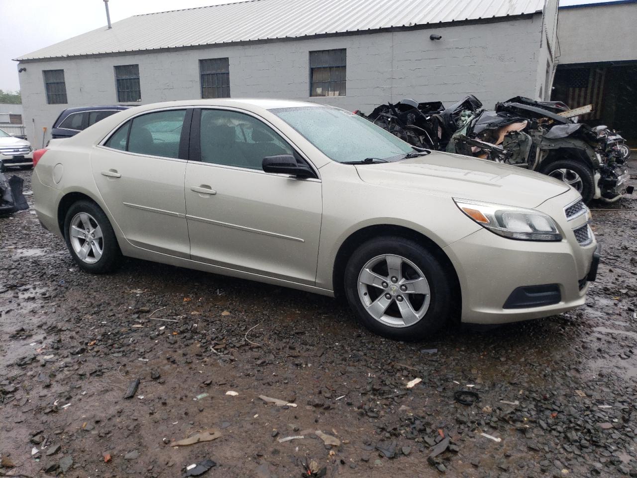 Photo 3 VIN: 1G11B5SA3DF152190 - CHEVROLET MALIBU 