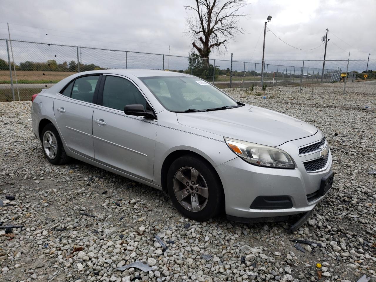 Photo 3 VIN: 1G11B5SA3DF256419 - CHEVROLET MALIBU 