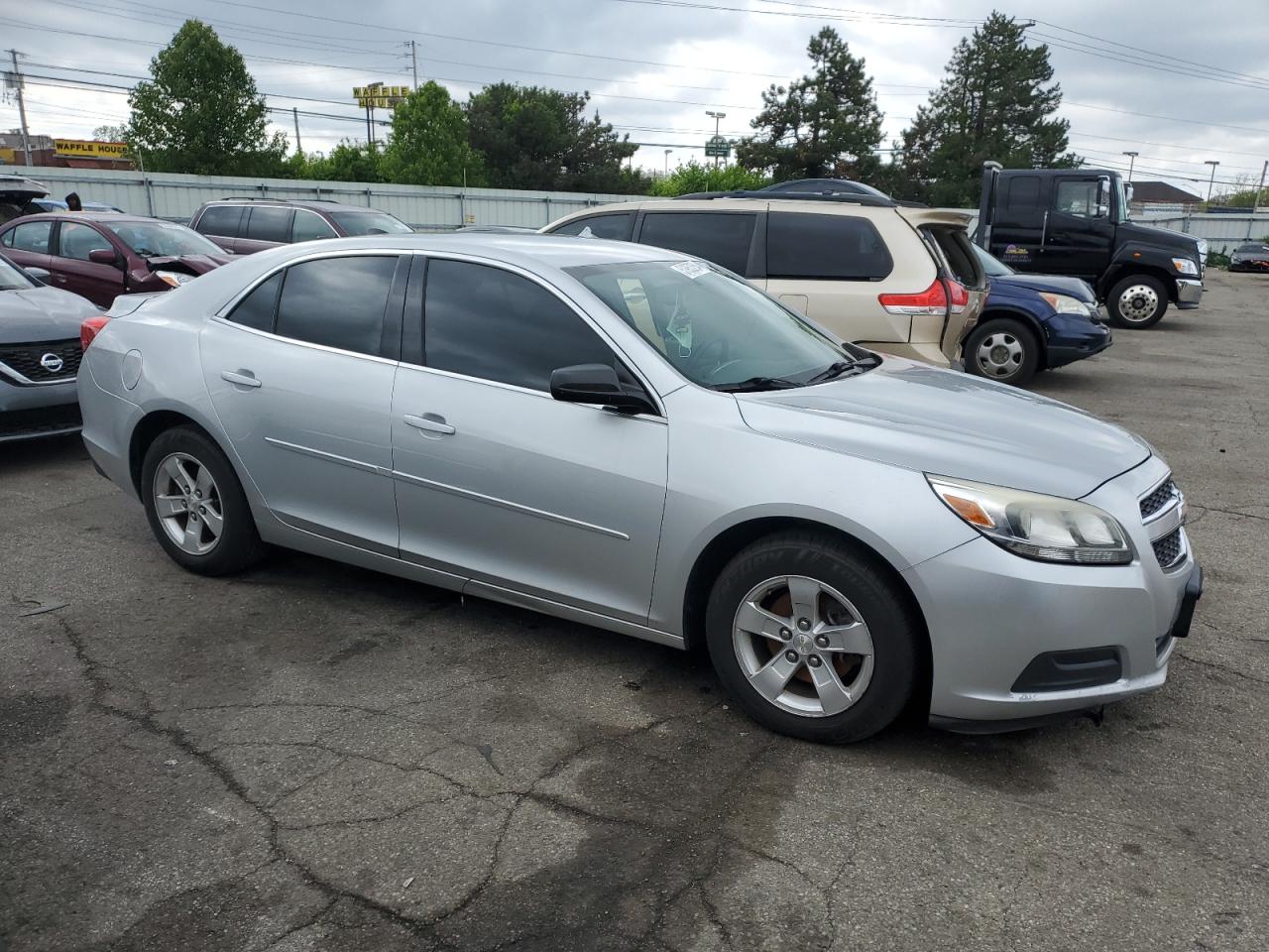 Photo 3 VIN: 1G11B5SA4DF356173 - CHEVROLET MALIBU 