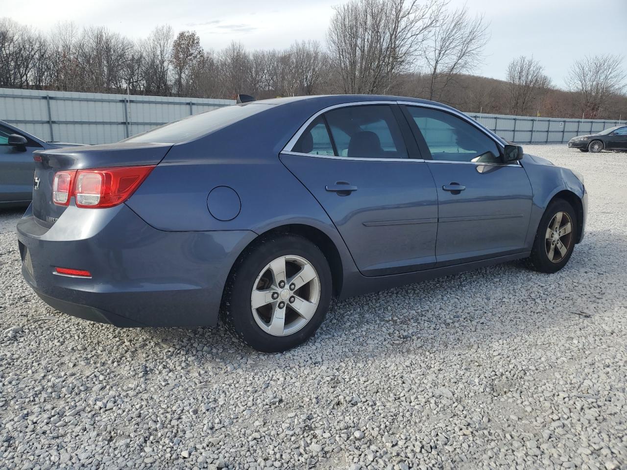 Photo 2 VIN: 1G11B5SA5DF233515 - CHEVROLET MALIBU 