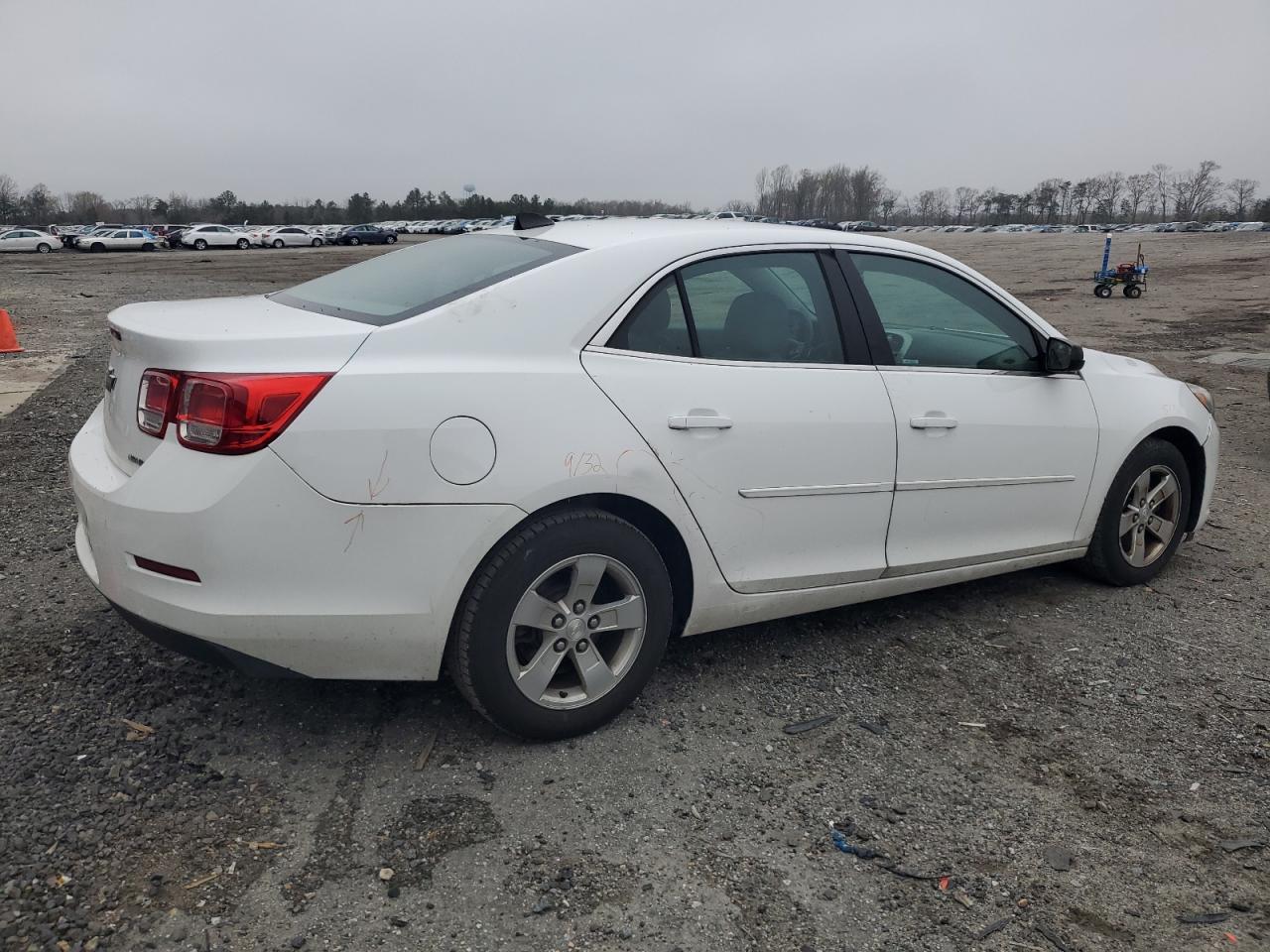 Photo 2 VIN: 1G11B5SA5DF290328 - CHEVROLET MALIBU 