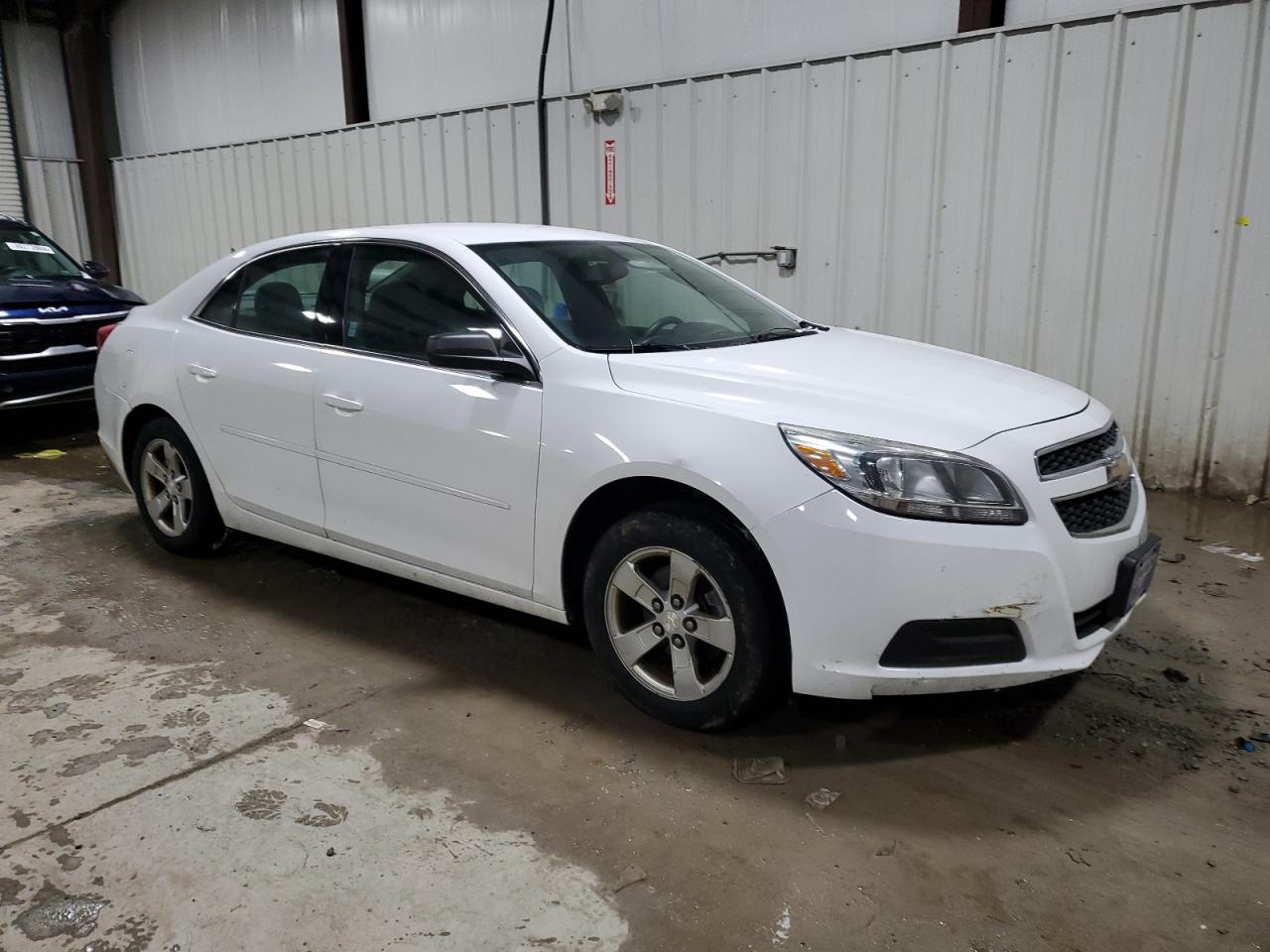 Photo 3 VIN: 1G11B5SA7DF163547 - CHEVROLET MALIBU 