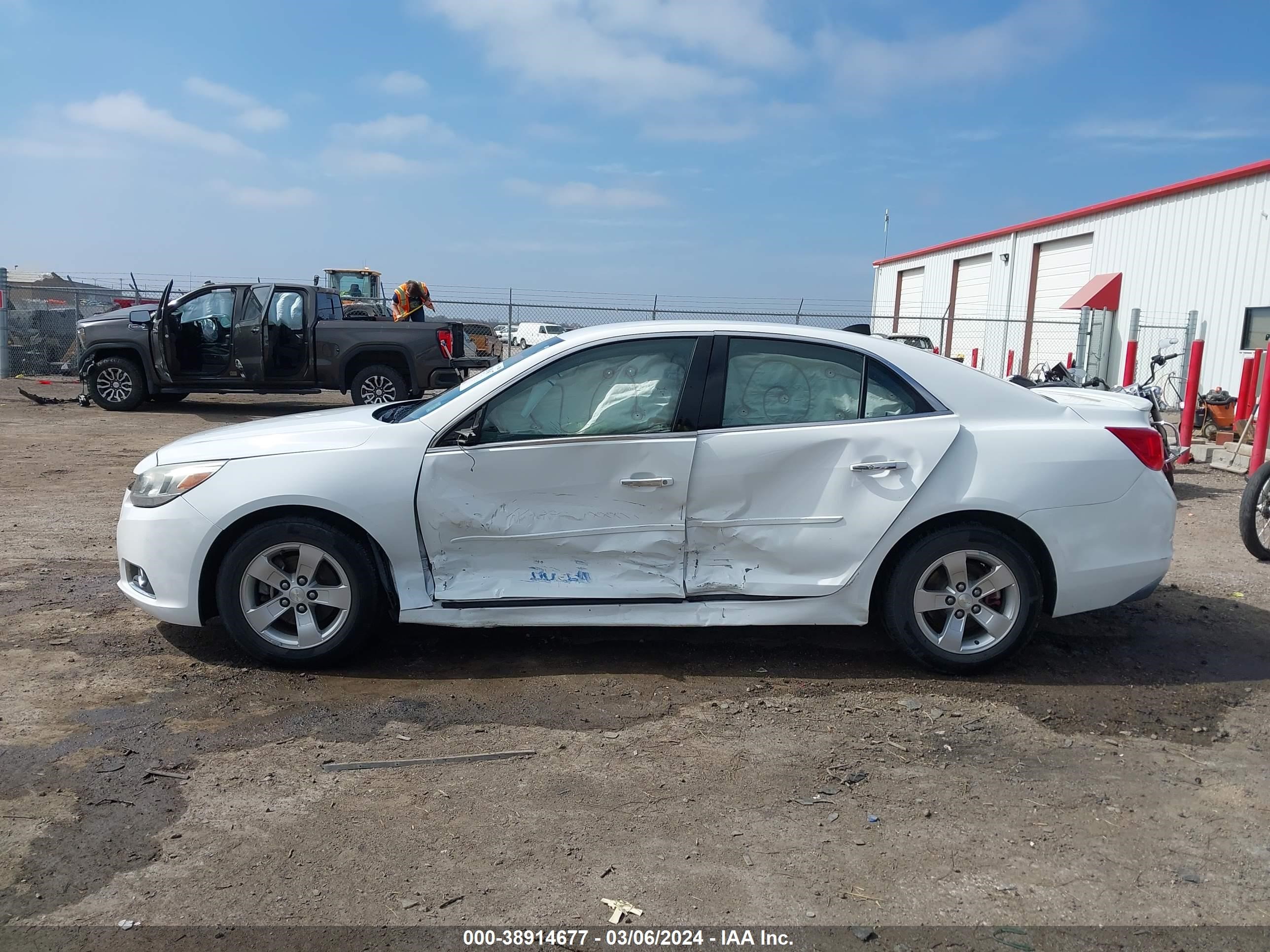 Photo 13 VIN: 1G11B5SL1EF214088 - CHEVROLET MALIBU 