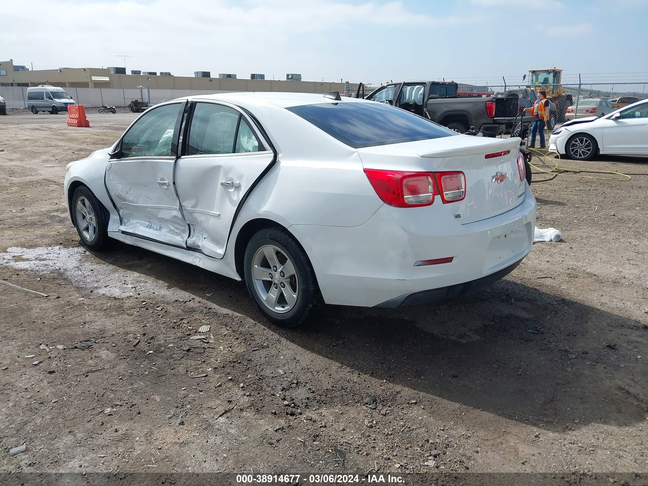 Photo 2 VIN: 1G11B5SL1EF214088 - CHEVROLET MALIBU 