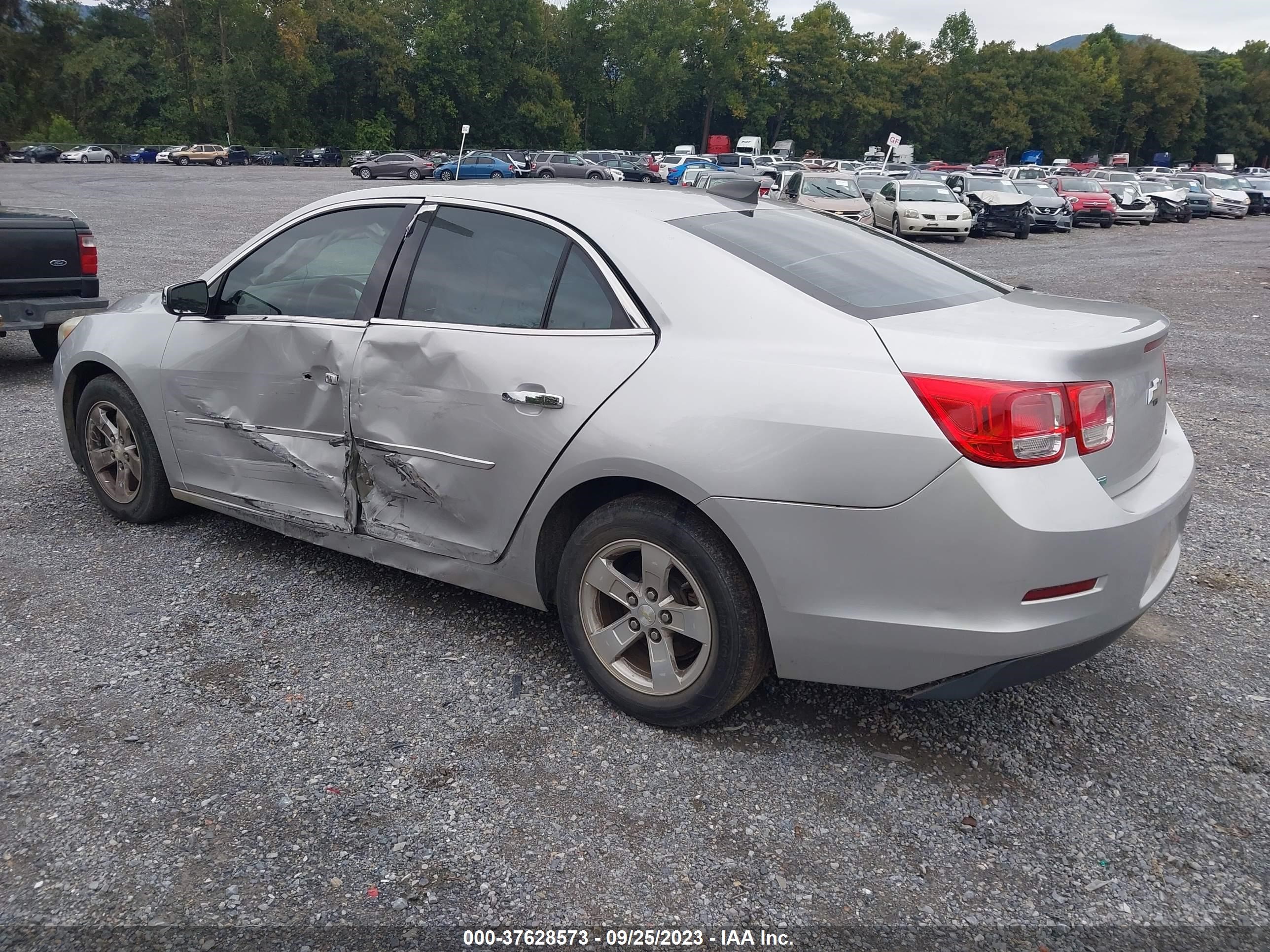 Photo 2 VIN: 1G11B5SL8FF228989 - CHEVROLET MALIBU 