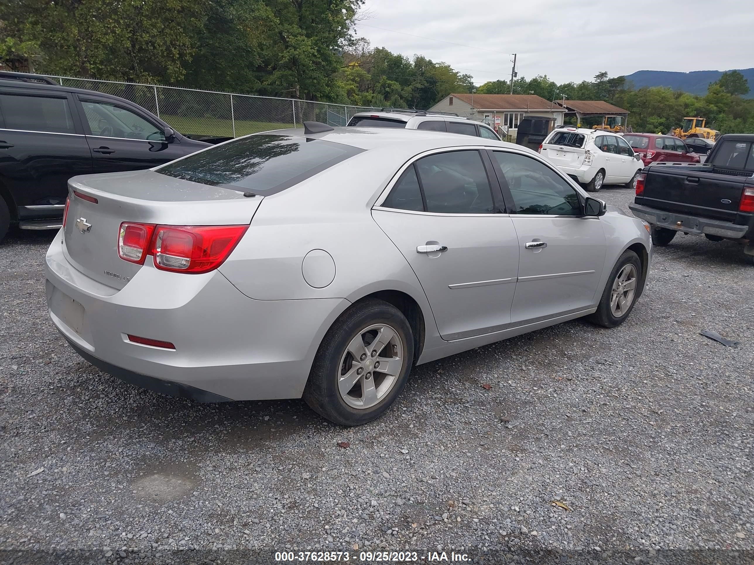 Photo 3 VIN: 1G11B5SL8FF228989 - CHEVROLET MALIBU 