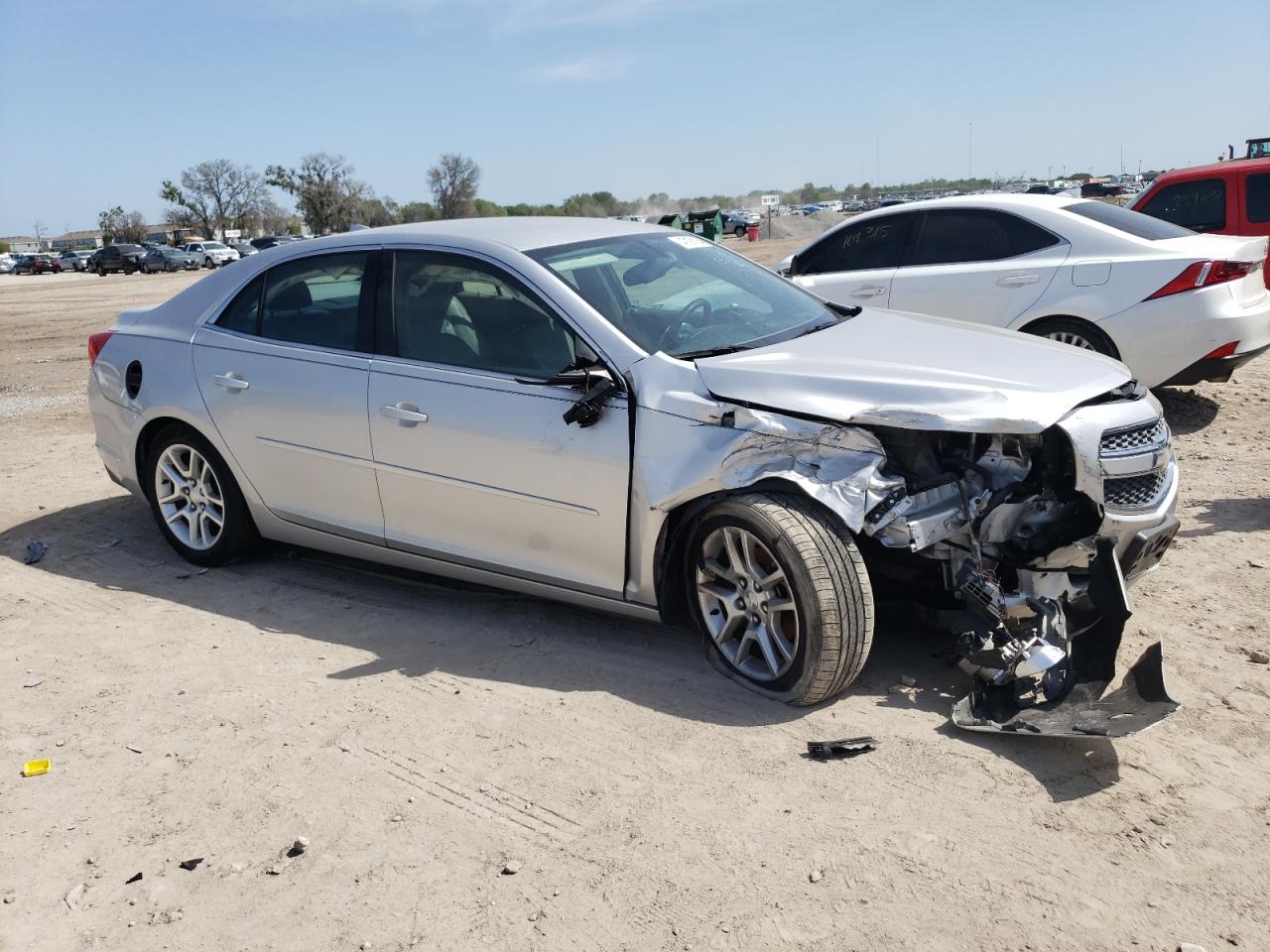 Photo 3 VIN: 1G11C5SA1DF128855 - CHEVROLET MALIBU 