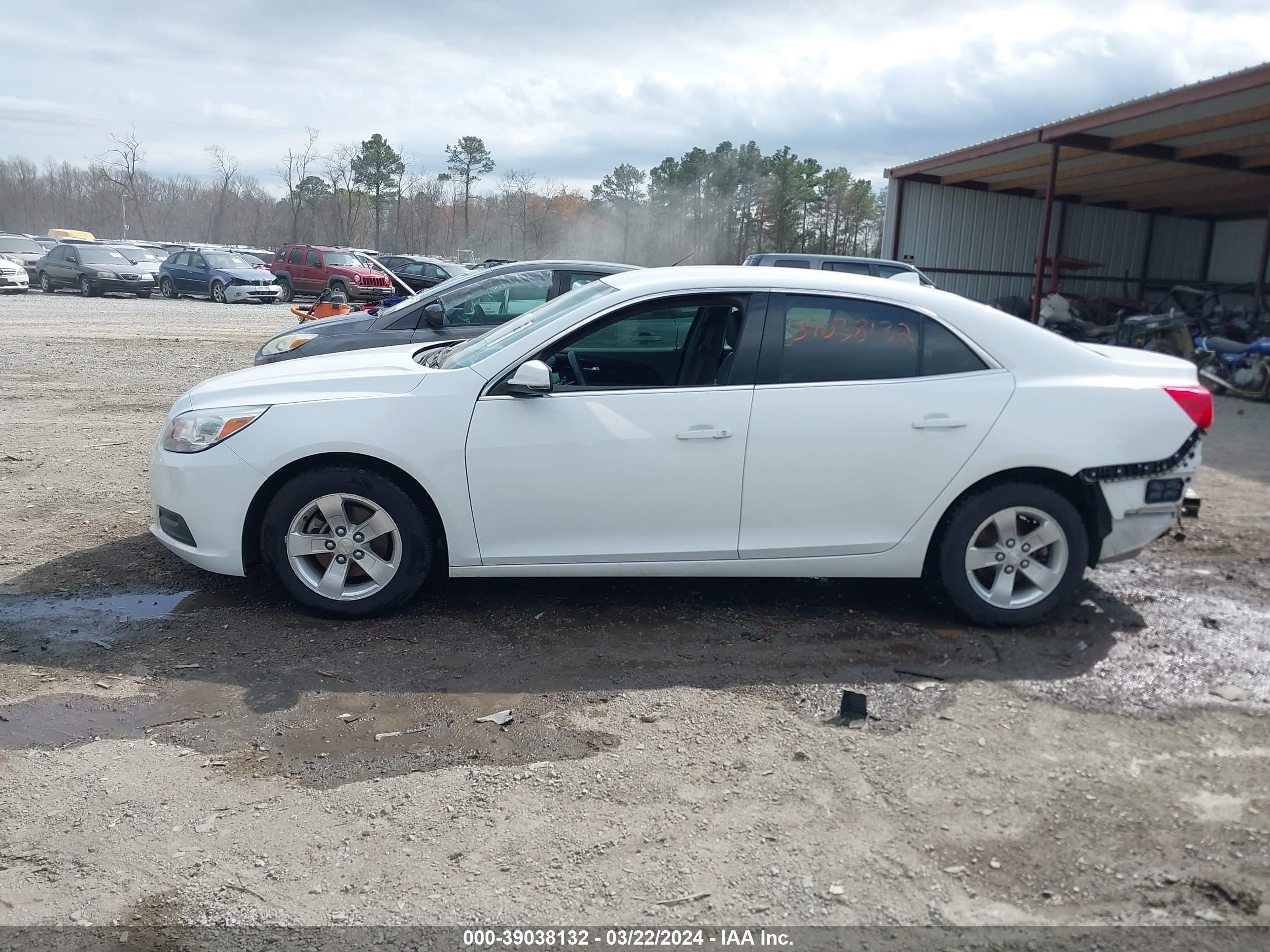 Photo 13 VIN: 1G11C5SA1DF246792 - CHEVROLET MALIBU 