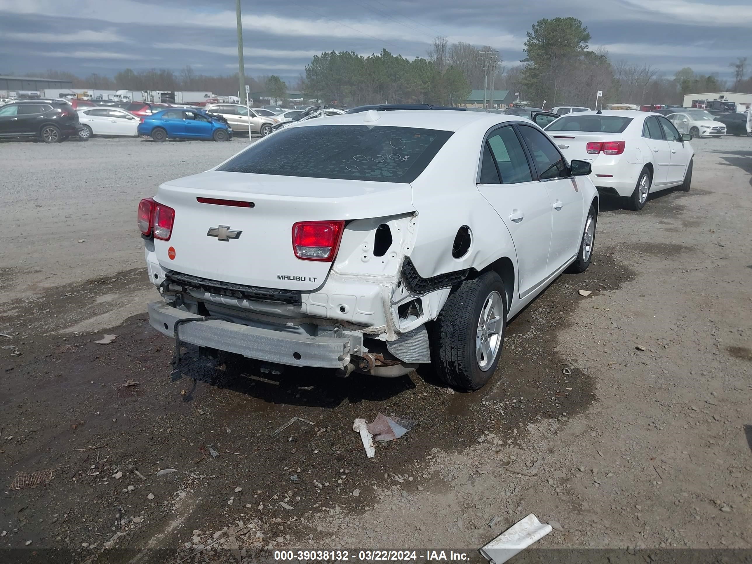 Photo 3 VIN: 1G11C5SA1DF246792 - CHEVROLET MALIBU 