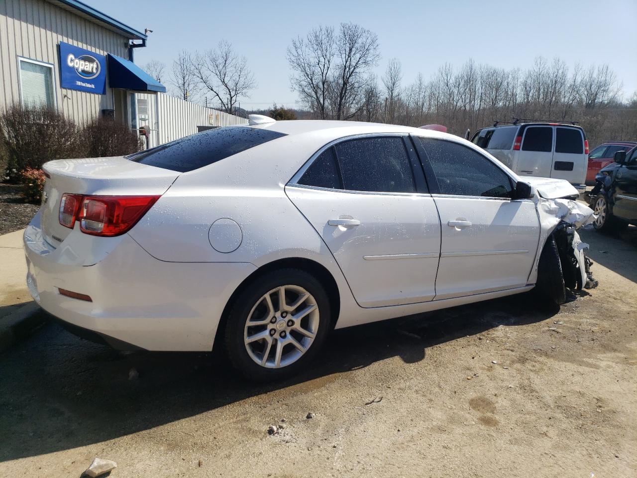 Photo 2 VIN: 1G11C5SA1GF104205 - CHEVROLET MALIBU 