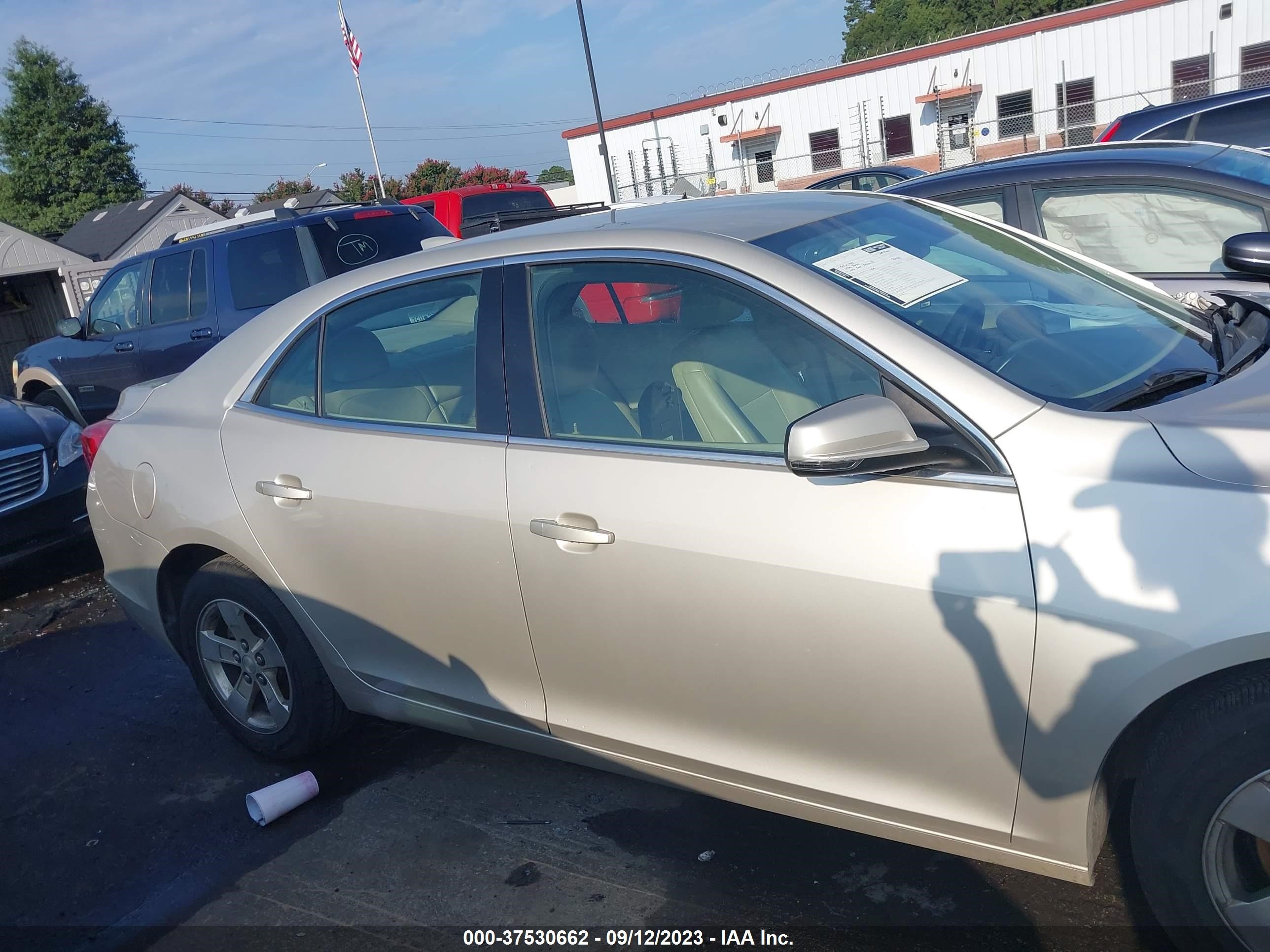 Photo 12 VIN: 1G11C5SA1GF164565 - CHEVROLET MALIBU 