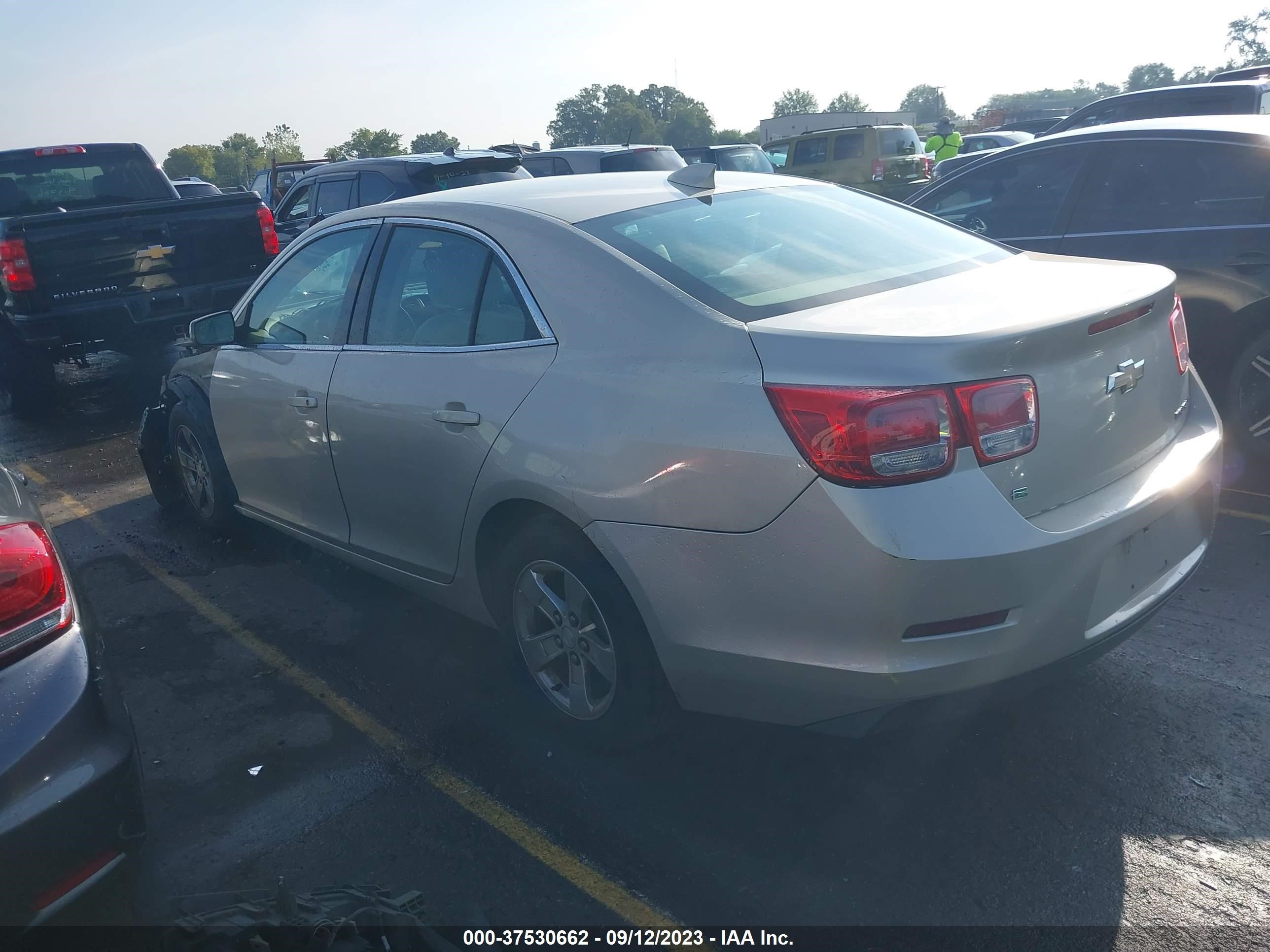 Photo 2 VIN: 1G11C5SA1GF164565 - CHEVROLET MALIBU 