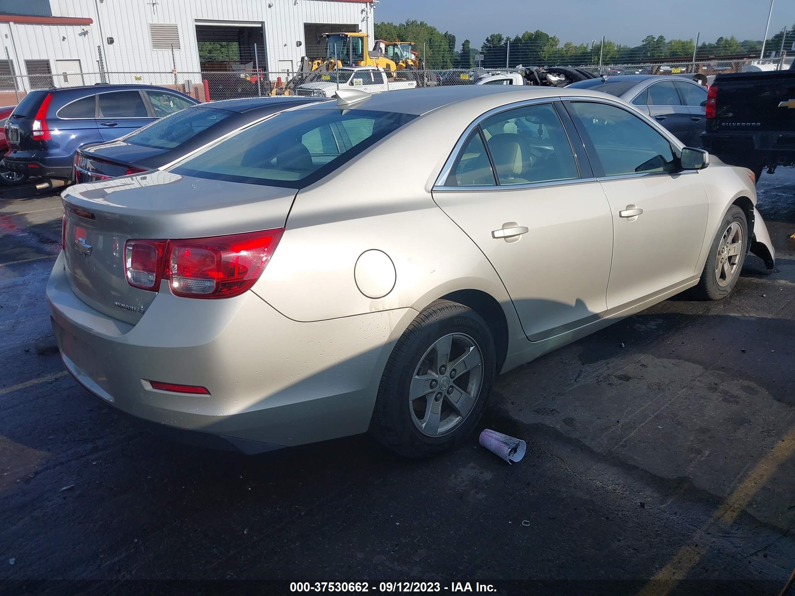 Photo 3 VIN: 1G11C5SA1GF164565 - CHEVROLET MALIBU 