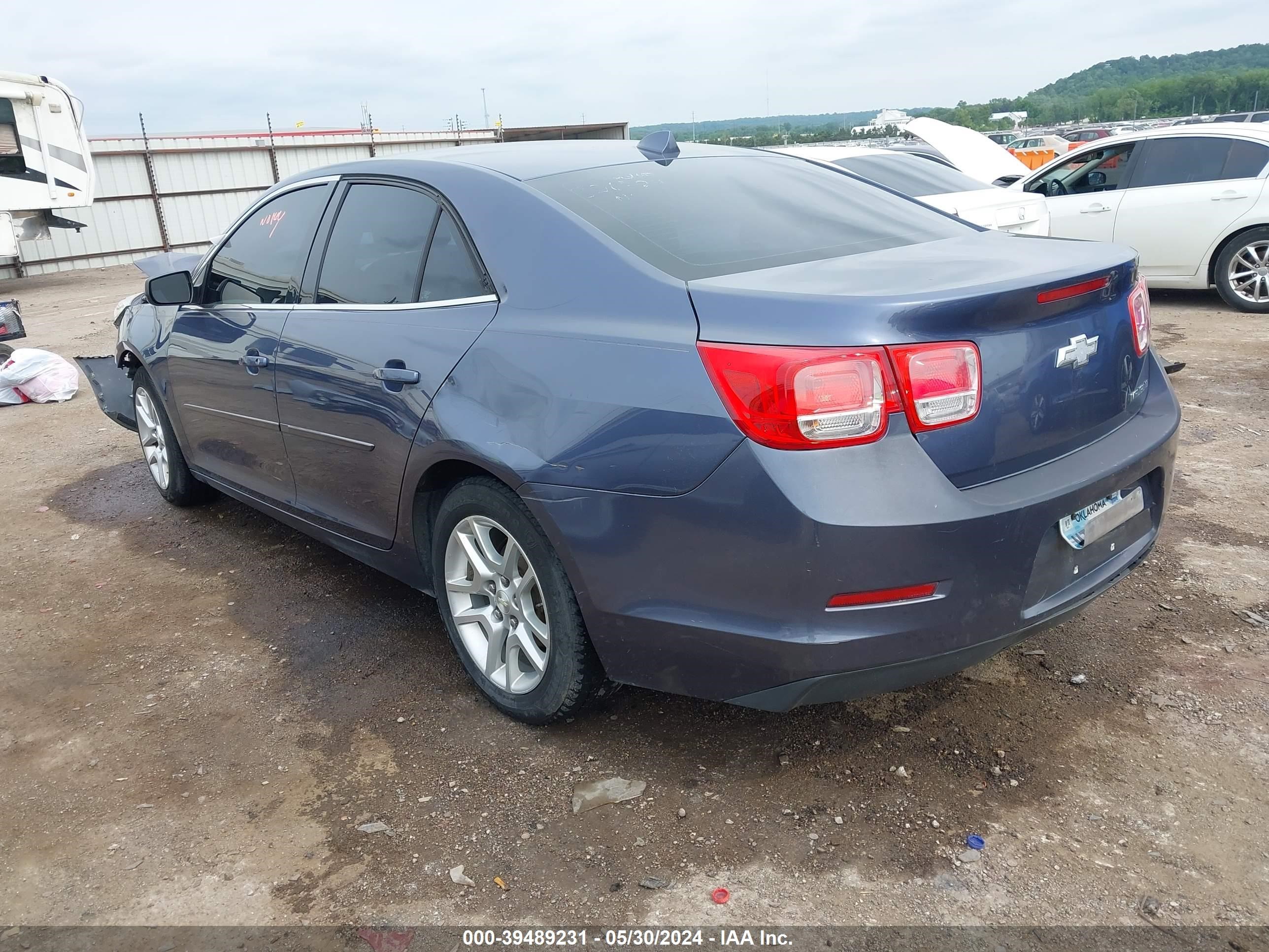 Photo 2 VIN: 1G11C5SA2DF347808 - CHEVROLET MALIBU 