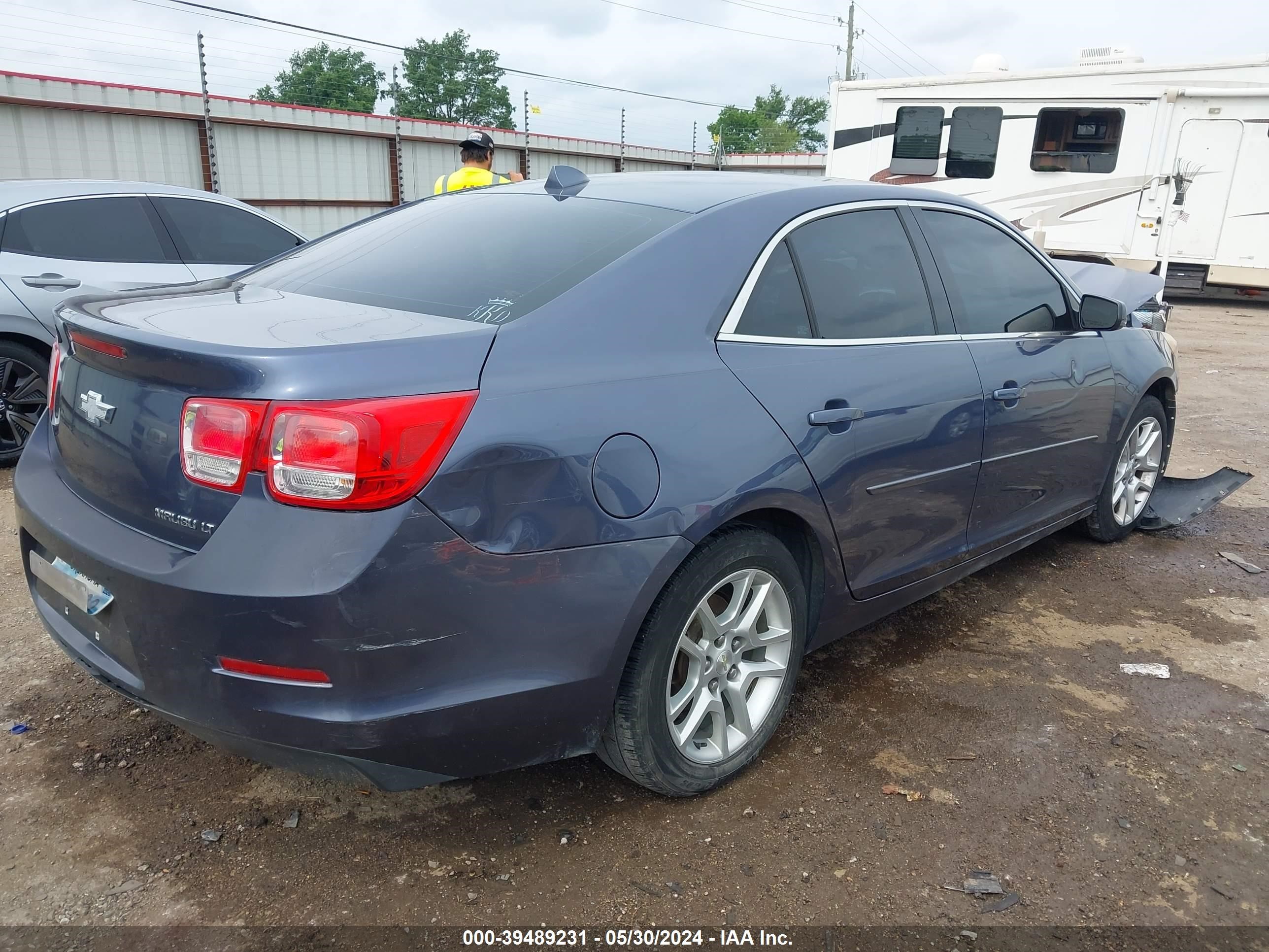 Photo 3 VIN: 1G11C5SA2DF347808 - CHEVROLET MALIBU 