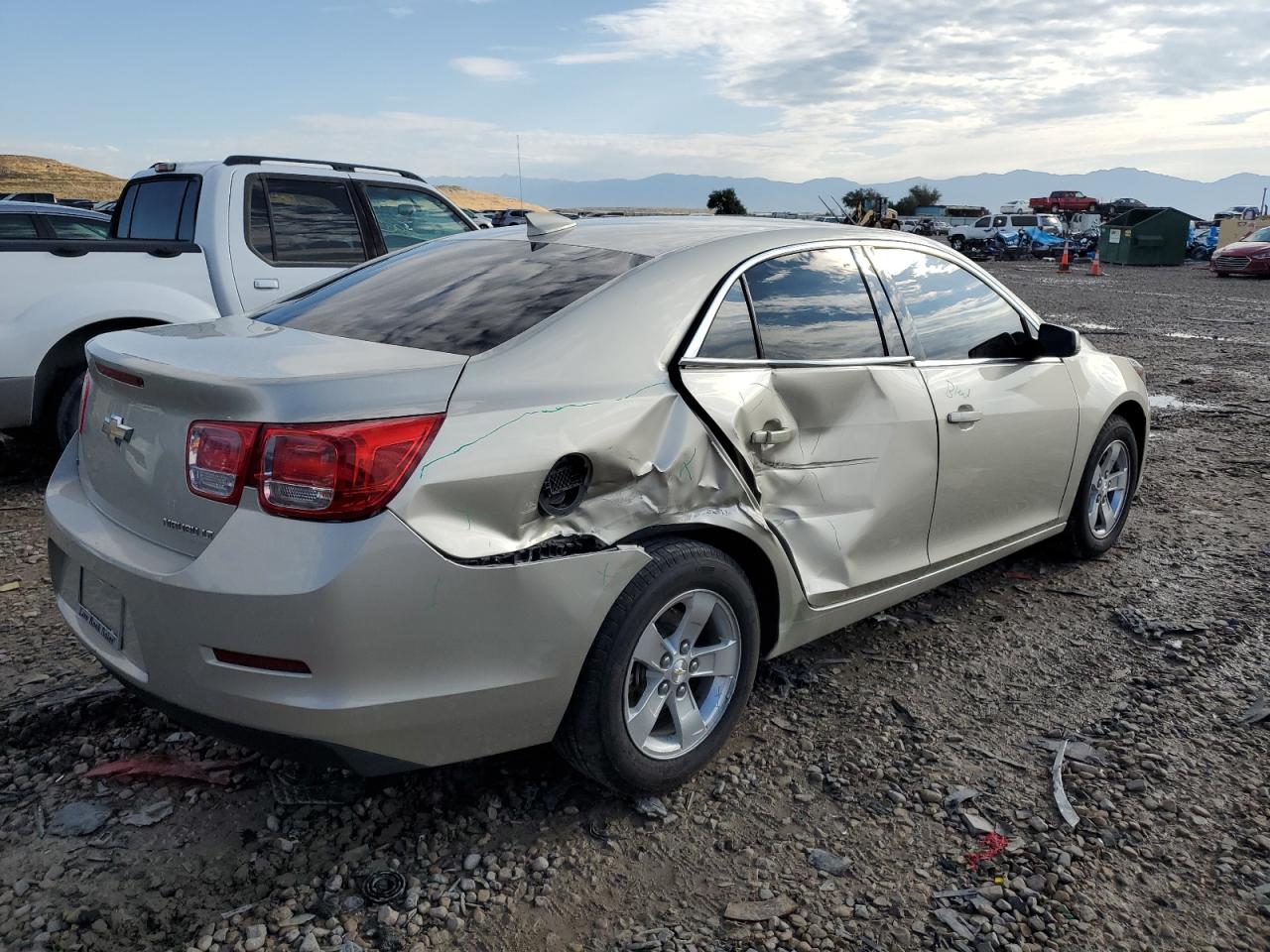 Photo 2 VIN: 1G11C5SA2GF147077 - CHEVROLET MALIBU 